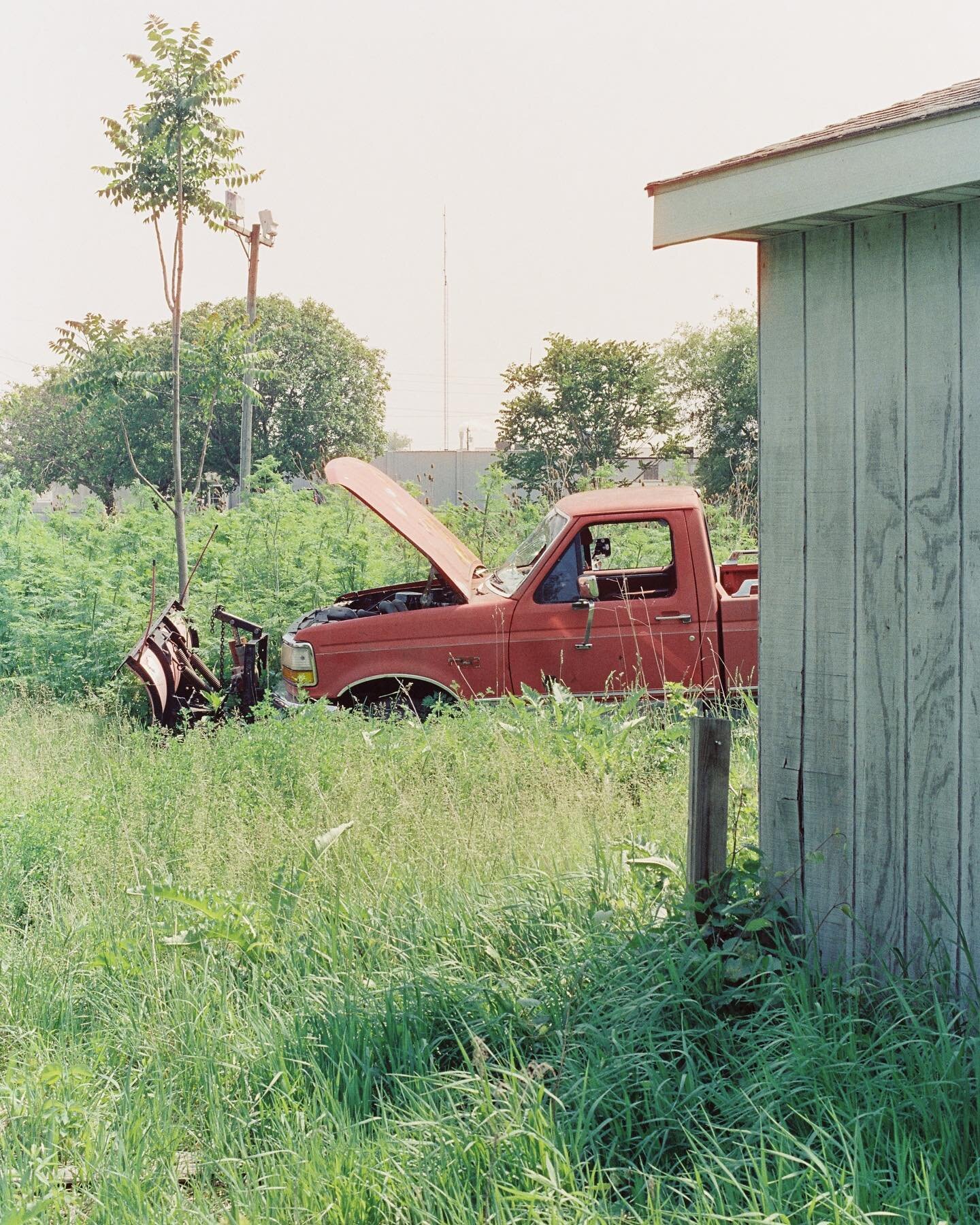 Another color shot from yesterday. Ive been having a lot of fun this week exploring more of the country on my own accord. I had gotten to know the central Illinois rural landscape and culture while I was a photo joint some years ago. That was one of 