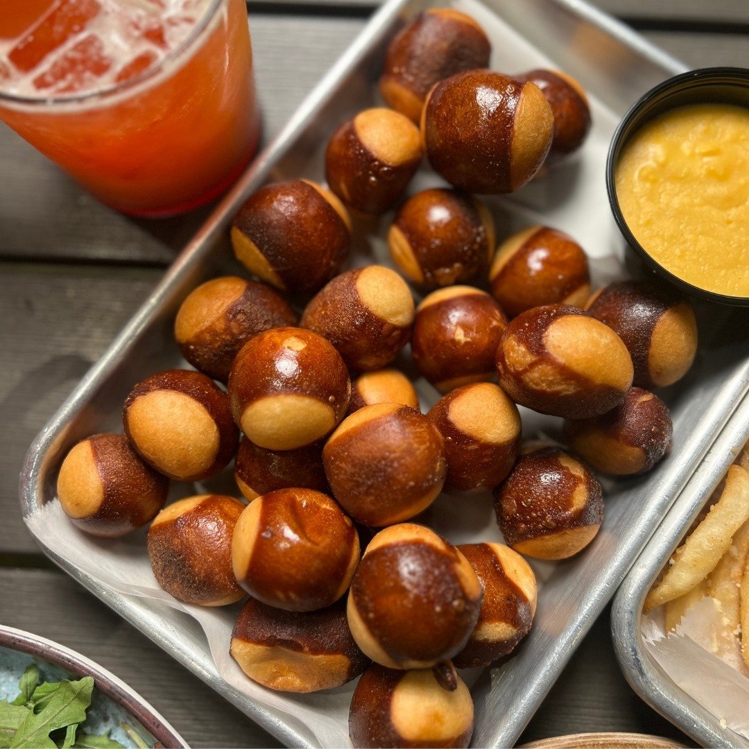 🥨Pretzel bites served with Beer Cheese

📍Swing by Big Machine Distillery &amp; Tavern for all of your Happy Hour Bites!

🏷️
#happyhour #pretzel #beercheese #happyhournashville #do615