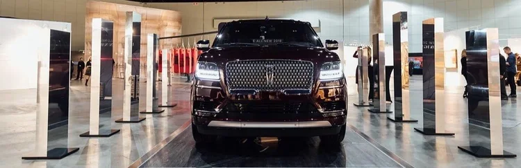 Lincoln+Navigator_Row+2.webp
