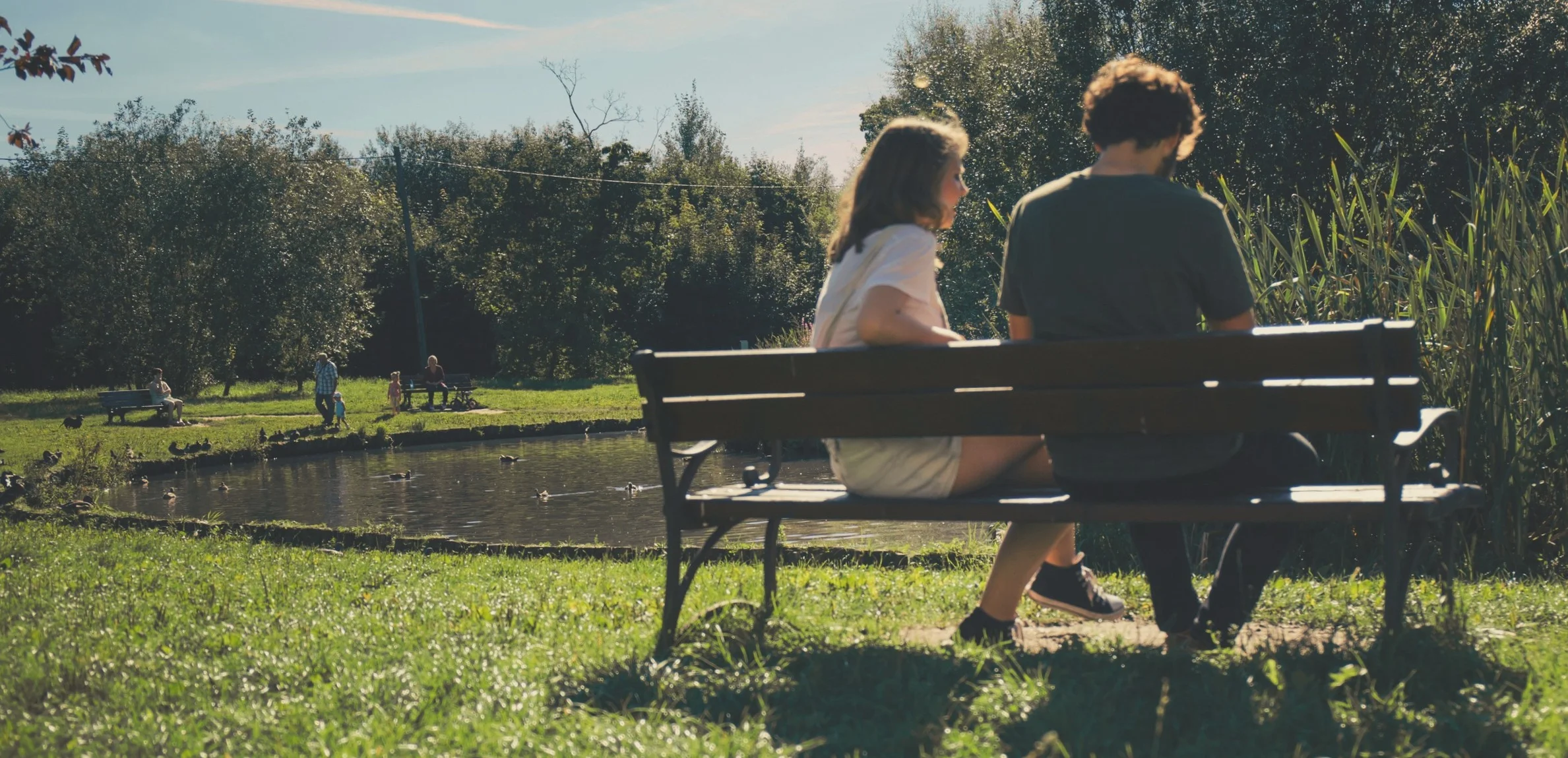 bench-couple-daylight-172368.jpg