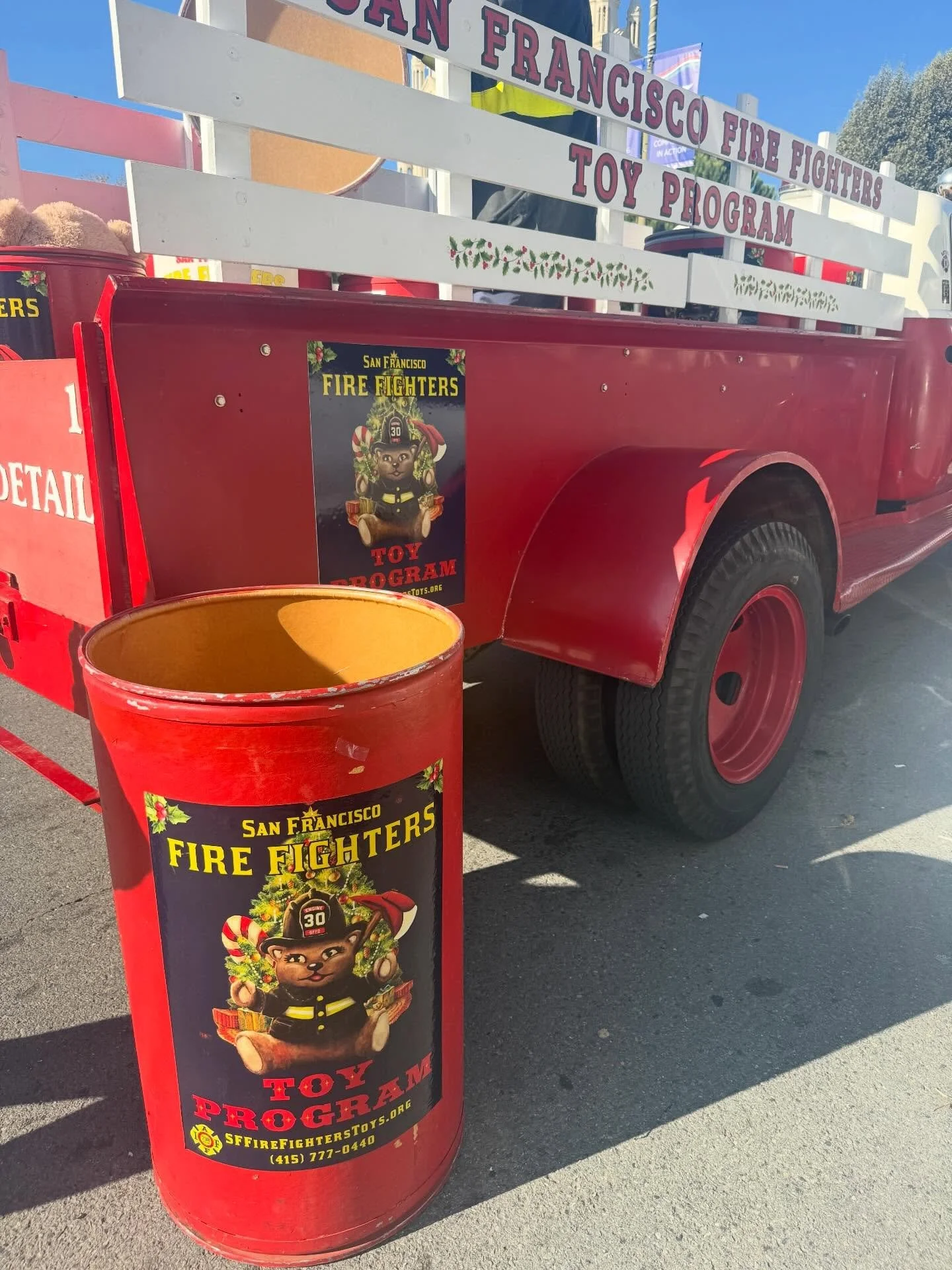 We are partnered with @sfftoyprogram to spread Christmas cheer.  Bring an unwrapped toy, book, sports equipment to our holiday parties. 🎄🎅🏻🎁🎁 @sfitalianathleticclub @sfiac_foundation