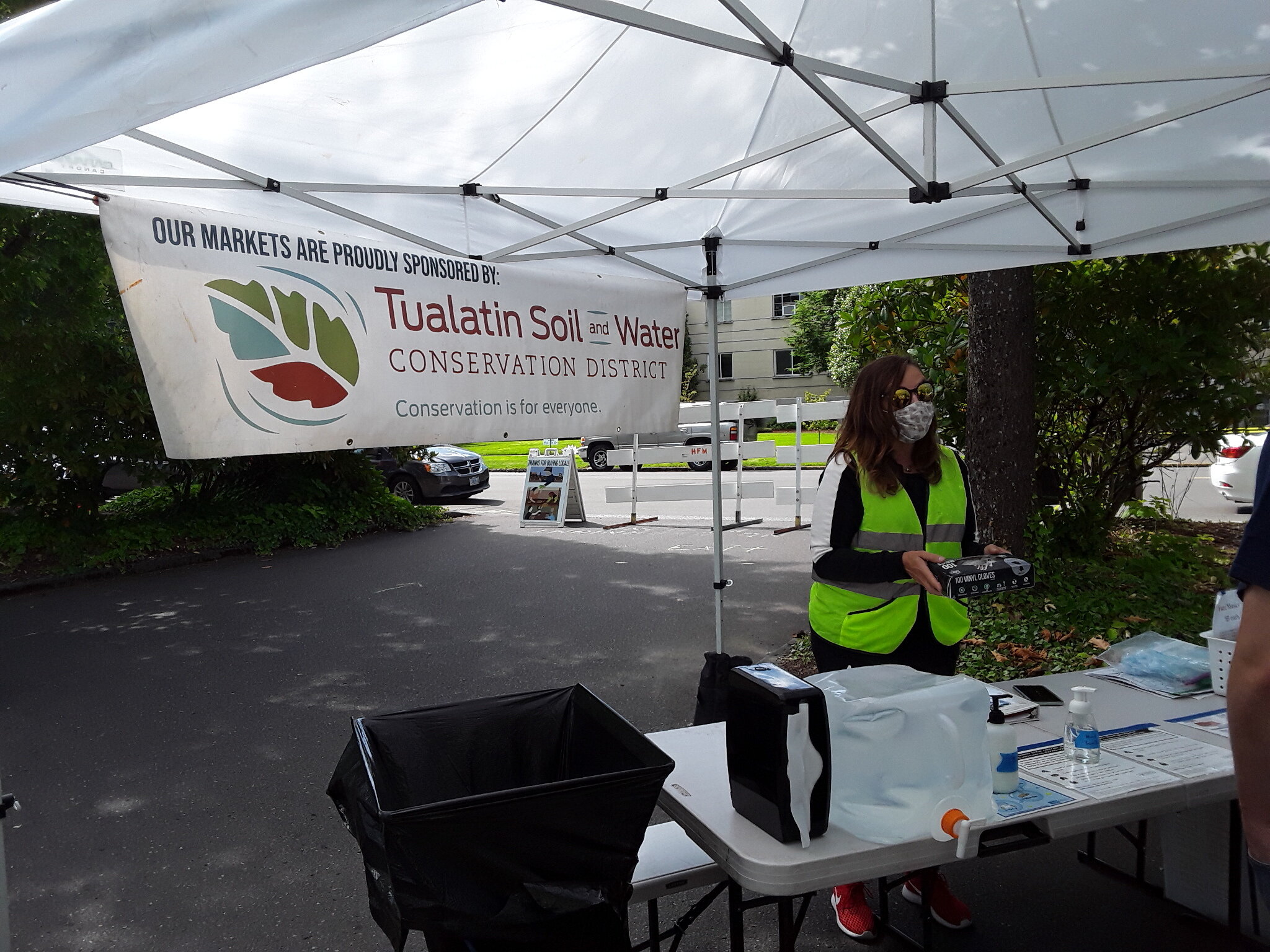 Volunteers, market entrance, Downtown Hillsboro  Saturday.jpg