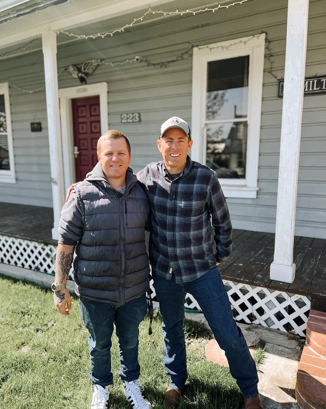 Did you know?! We have a house in town for graduates if they choose to stick around after the program. We love to see graduates working hard and thriving in the community💪🏼👏🏼❤️ 

#liferestoration #workingranch #nonprofit #RocksideRanch