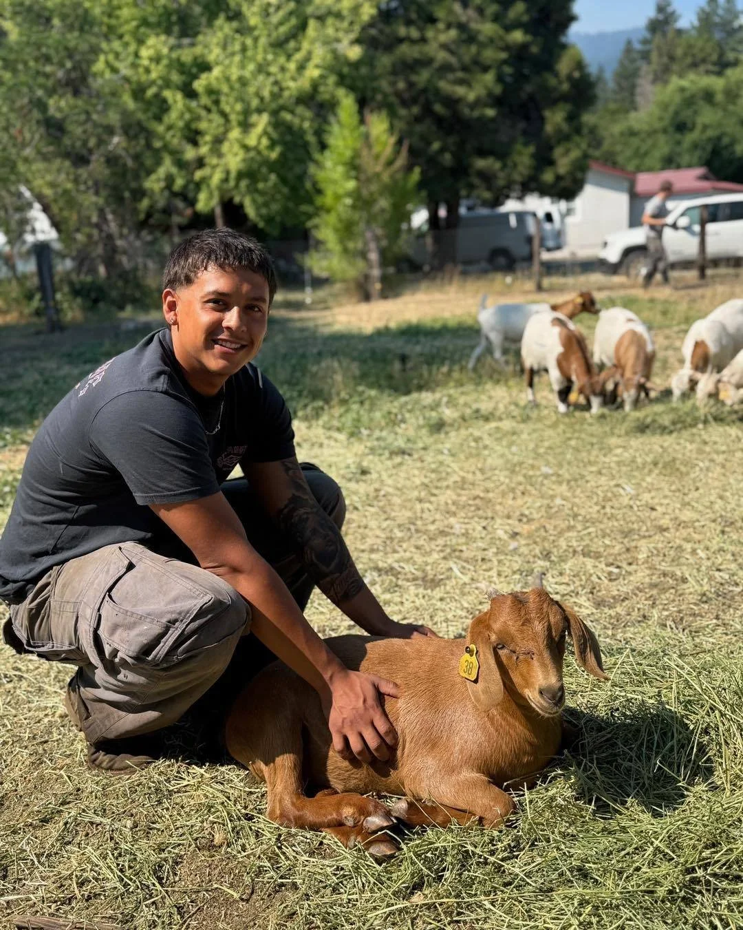 Students have daily chores and responsibilities- many of those include caring for the animals on the ranch! 🐐❤️

#liferestoration #workingranch #nonprofit #RocksideRanch
