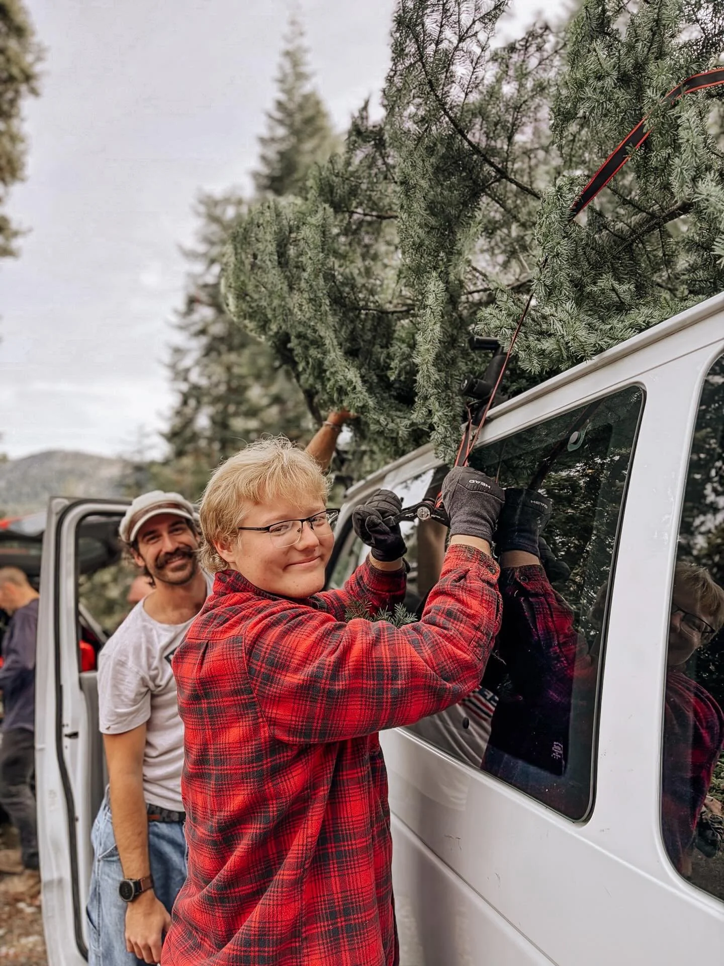 A little wandering in the woods, some teamwork to cut it down, and one tree proudly strapped to the top of Dumbo (our beloved van 😀). Just students doing life together, laughing a lot, and making memories along the way. ❄️🪓🌲🚐 #rocksideranch #life