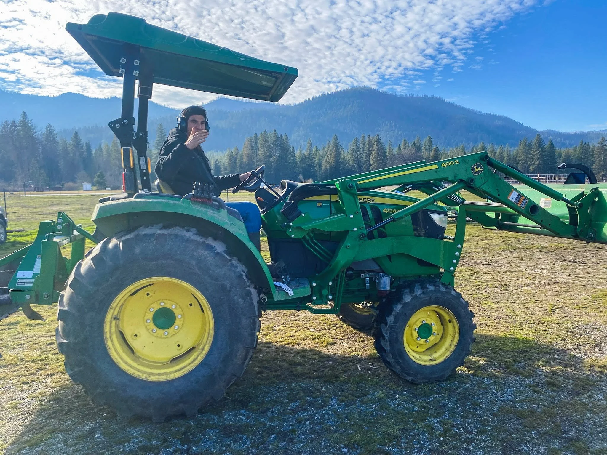 We're missing the snow around here but still making the most of the sunshine! ☀️🚜⛰️

#rocksideranch #rocksideranchetna #liferestoration #workingranch #nonprofit #liveschanged