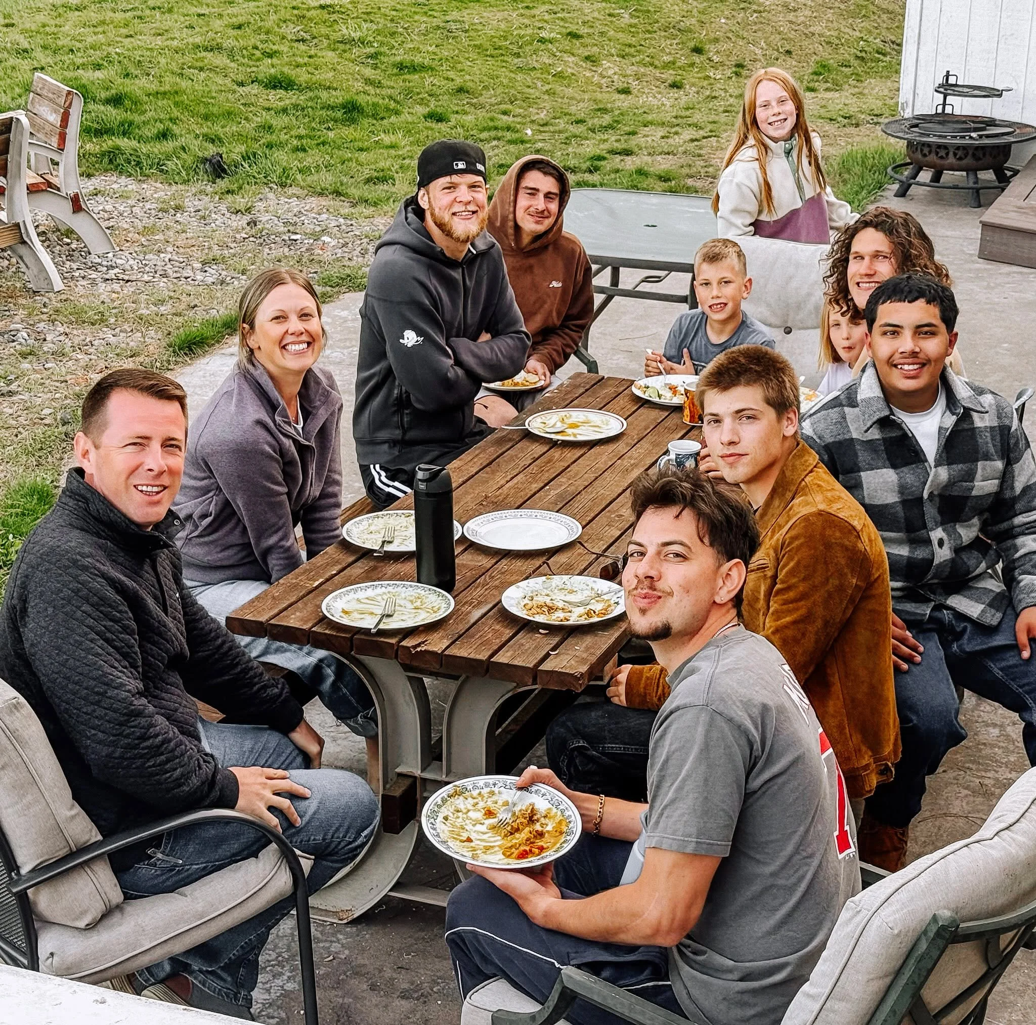 Around the table, stories are shared and bonds are built 🤝🏼🍽️ Evenings like these with the Thompson family remind us what community is all about.

#liferestoration #workingranch #nonprofit #RocksideRanch