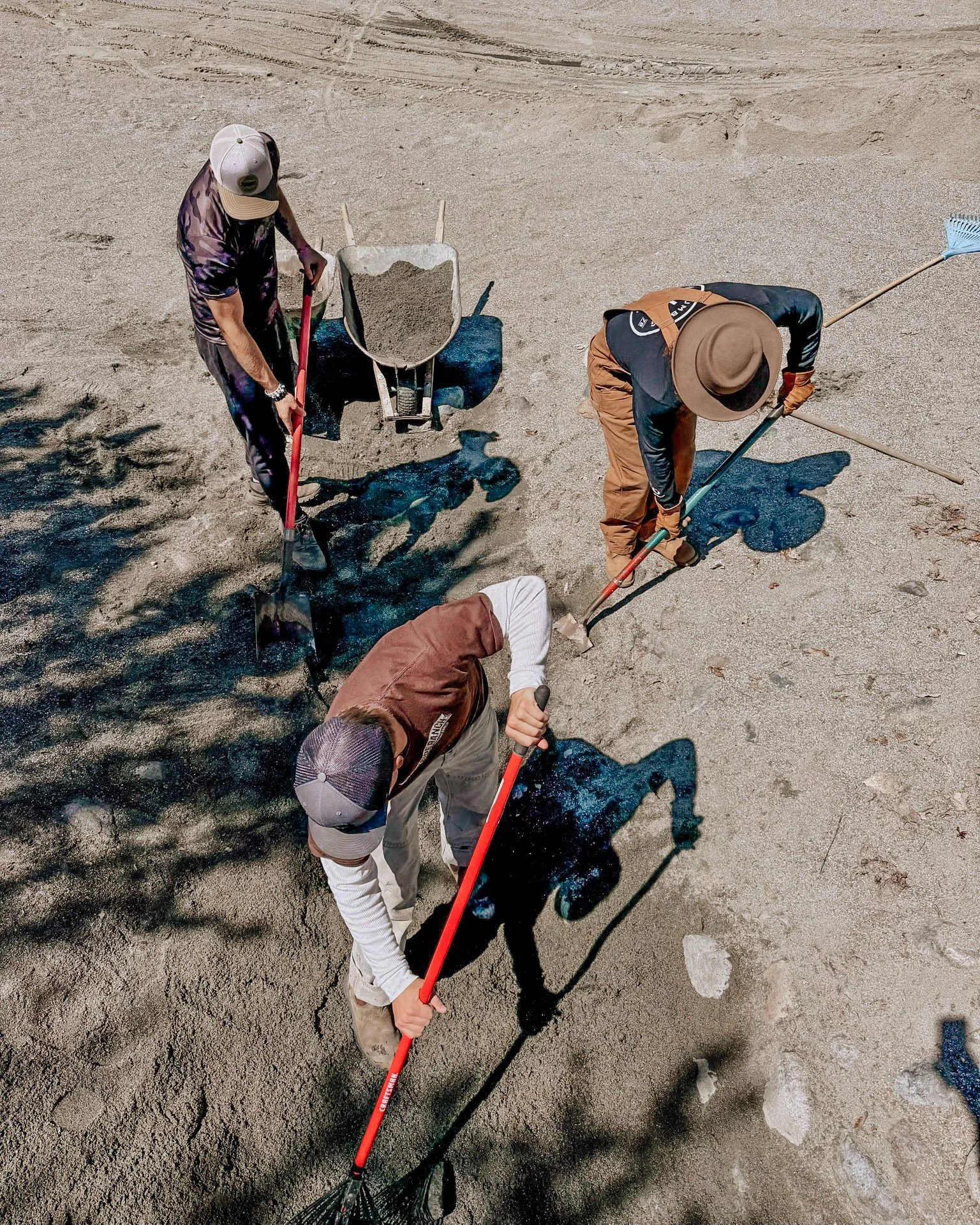 Cleaning up the pond out at Kidder Creek&mdash;hard work that keeps things running and ready for what&rsquo;s ahead. 💧👏🏼

#liferestoration #workingranch #RocksideRanch