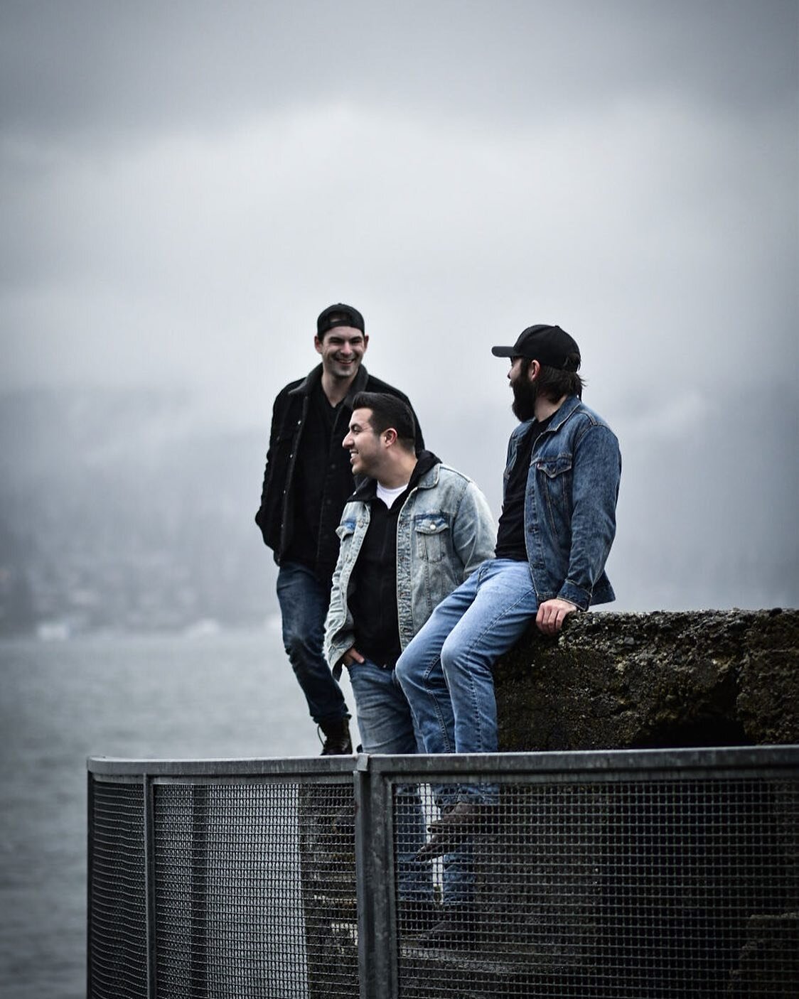 We could all use a good smile right about now! ✨
.
.
#staystrong #pics #photography #vancouver #covid #band #music #tannerolsenband #TOBnation #bc #pnw #foryou #foryoupage #fyp #together 
.
.
📸 @alisacelinephotography