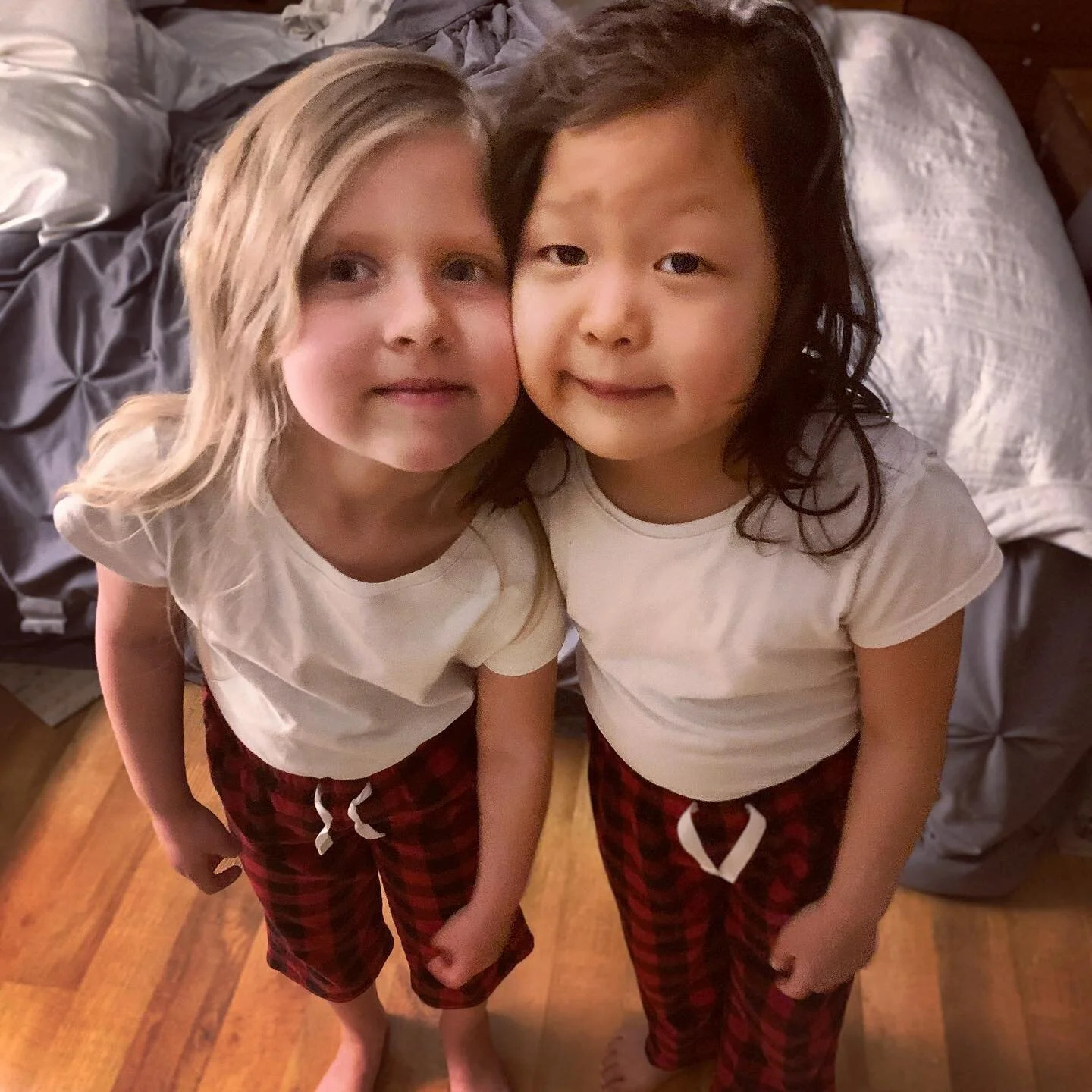Good morning from the international twins. 🤩🤩