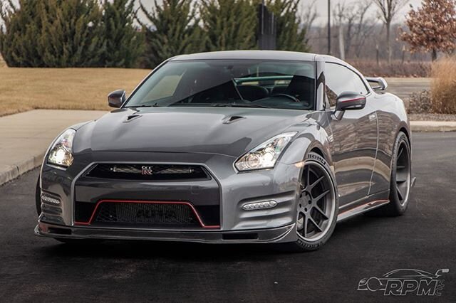 How can you not love these cars??? Ever since the R35 came out, I fell in love with them. It was different route from the body style of the prior R32, R33 and R34 but it looked damn good. I started researching and watching videos of them as they beca
