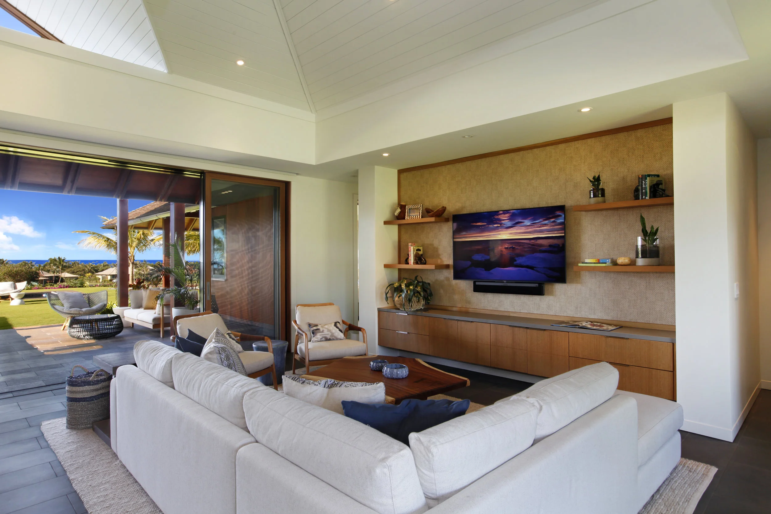 MAIN LIVING