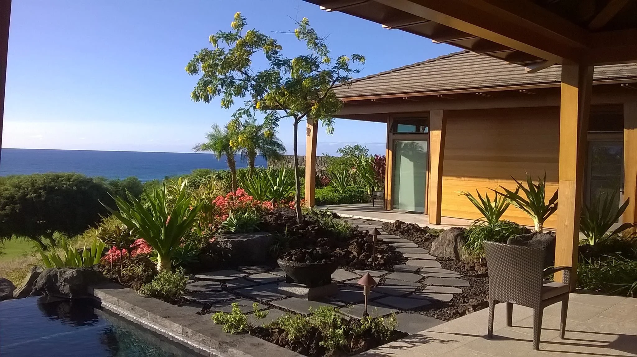 OUTDOOR LIVING LANAI