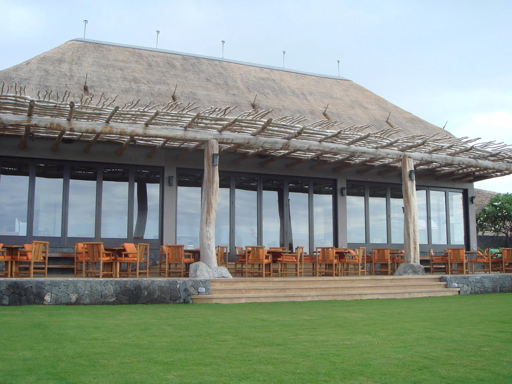 DINING HALE