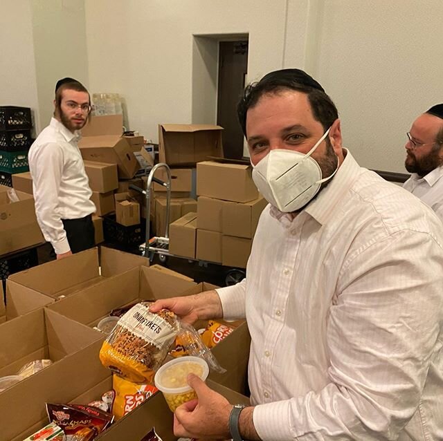 Amazing. Thank you to our volunteers for packing and distributing today 650 boxes of breakfast and lunches (3900 breakfast &amp; lunches ) for pickup , delivery in Brooklyn and Staten Island @jccmp @nyunitedjewish