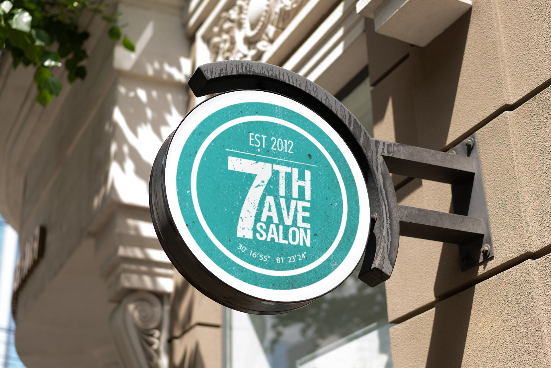 circular-sign-mockup-placed-outside-a-store-2224-el1.png
