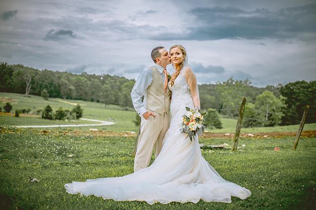 Another stunning photo captured by our photographer Garrett at @thebarnonmarylandridge 📸⚡️🌤
.
Planning your forever future? We can help.
Visit www.goldirisweddings.com to book a consultation and view the rest of our portfolio 🔅👁🔅
.
#weddingdress