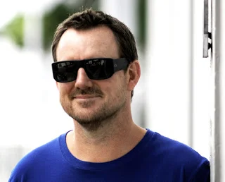 James McDonald in OG 'Mistinguett'