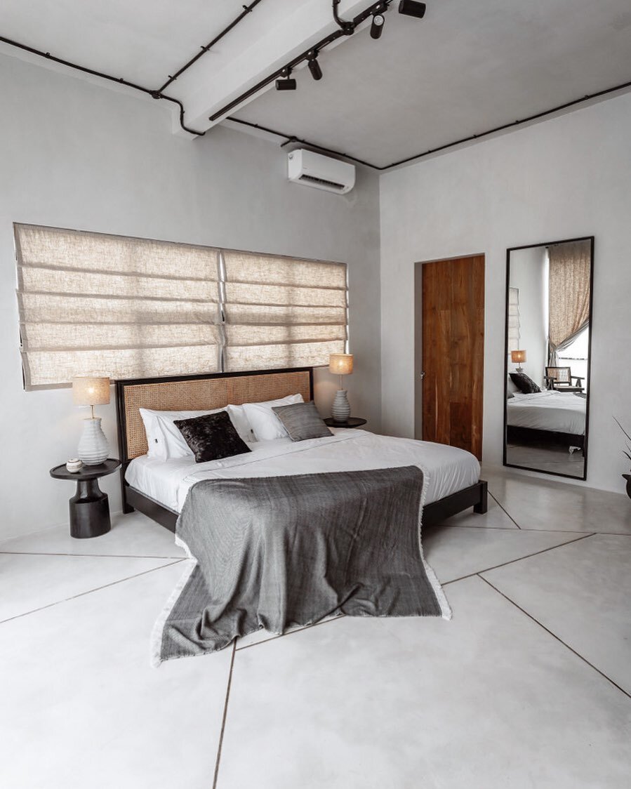 An understated monochromatic bedroom 💭

#bedroomdesign #architecturedesign #interiordesign #furniture #villabali #staycation #vogueliving #design #homedecor #dreamhouse #bucketlist #canggu #visualpleasure #minimalism #dreamvacation
