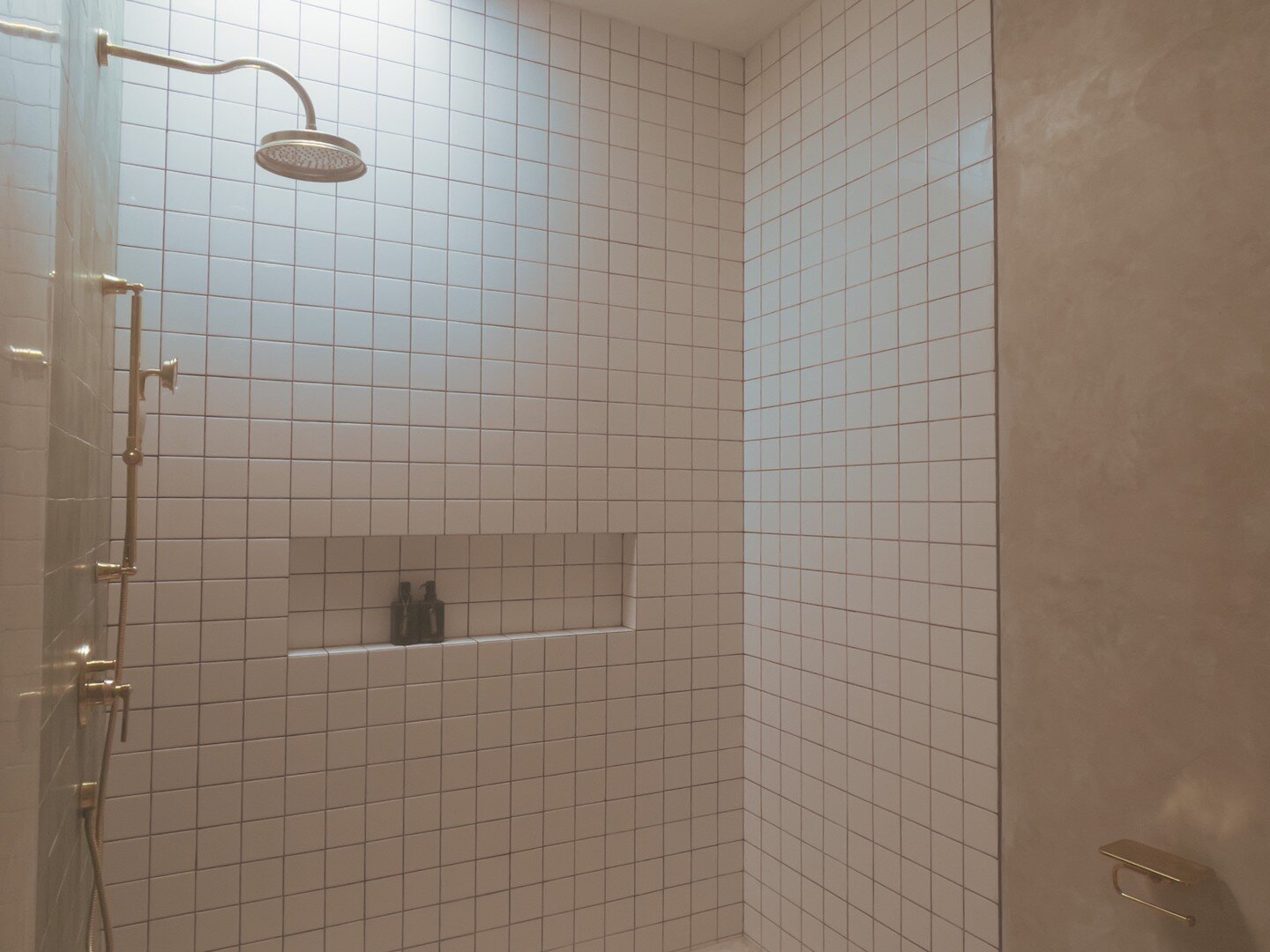 Shower details💫

*
*
*
 #norushvillas #bathroom #vogueliving #interiordesign