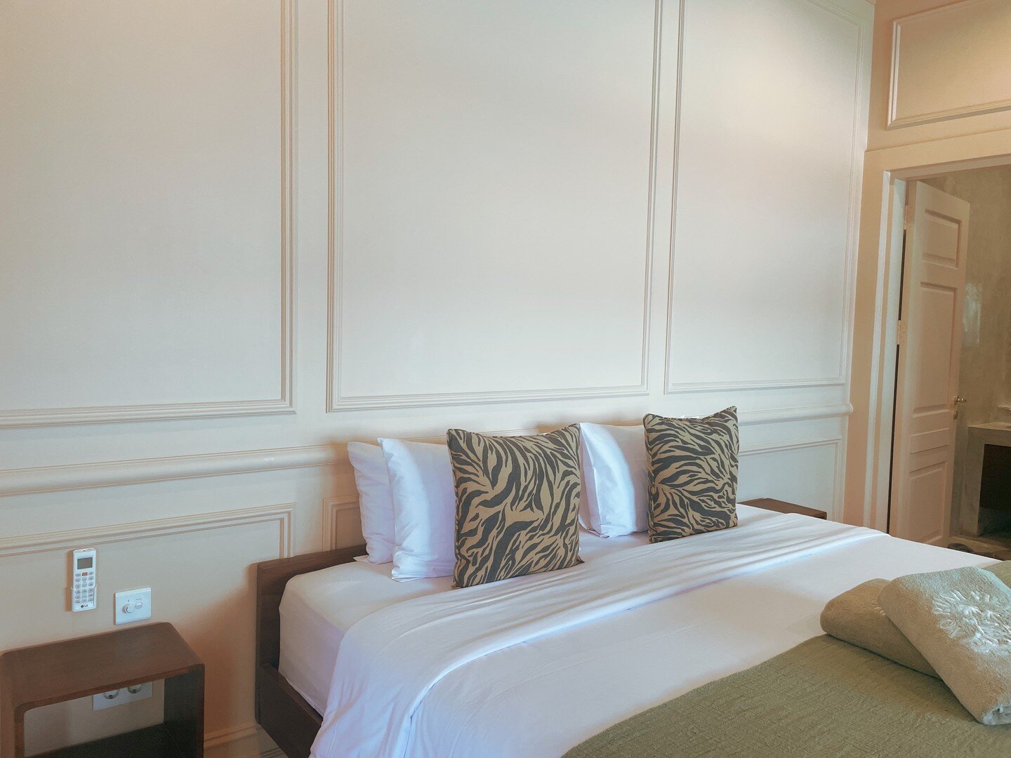 Favorite bed of all time π 
*
*
*
 #norushvillas #bedroomdesign #vogueliving