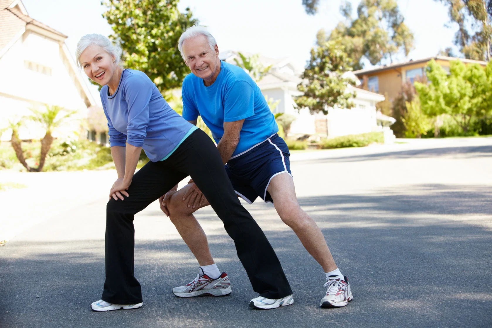 41511814_L_seniors_man_woman_exercise_stretch_active_couple.jpg