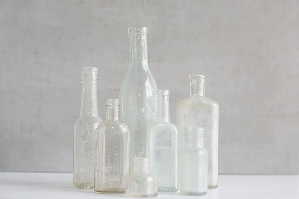 Pretty_Willow_Prop_Hire_Perth_DECOR_Details_Vintage-bottles.jpg