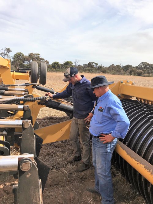 David+Pyle+(Manypeaks)+inspecting+the+Depthcharger+furrows+with+Tim+Pannell+(Rocksgone)+looking+on..jpeg