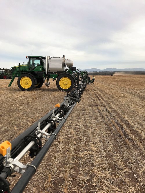 John+Deere+Carbon+Fibre+Boom-sprayer.jpeg