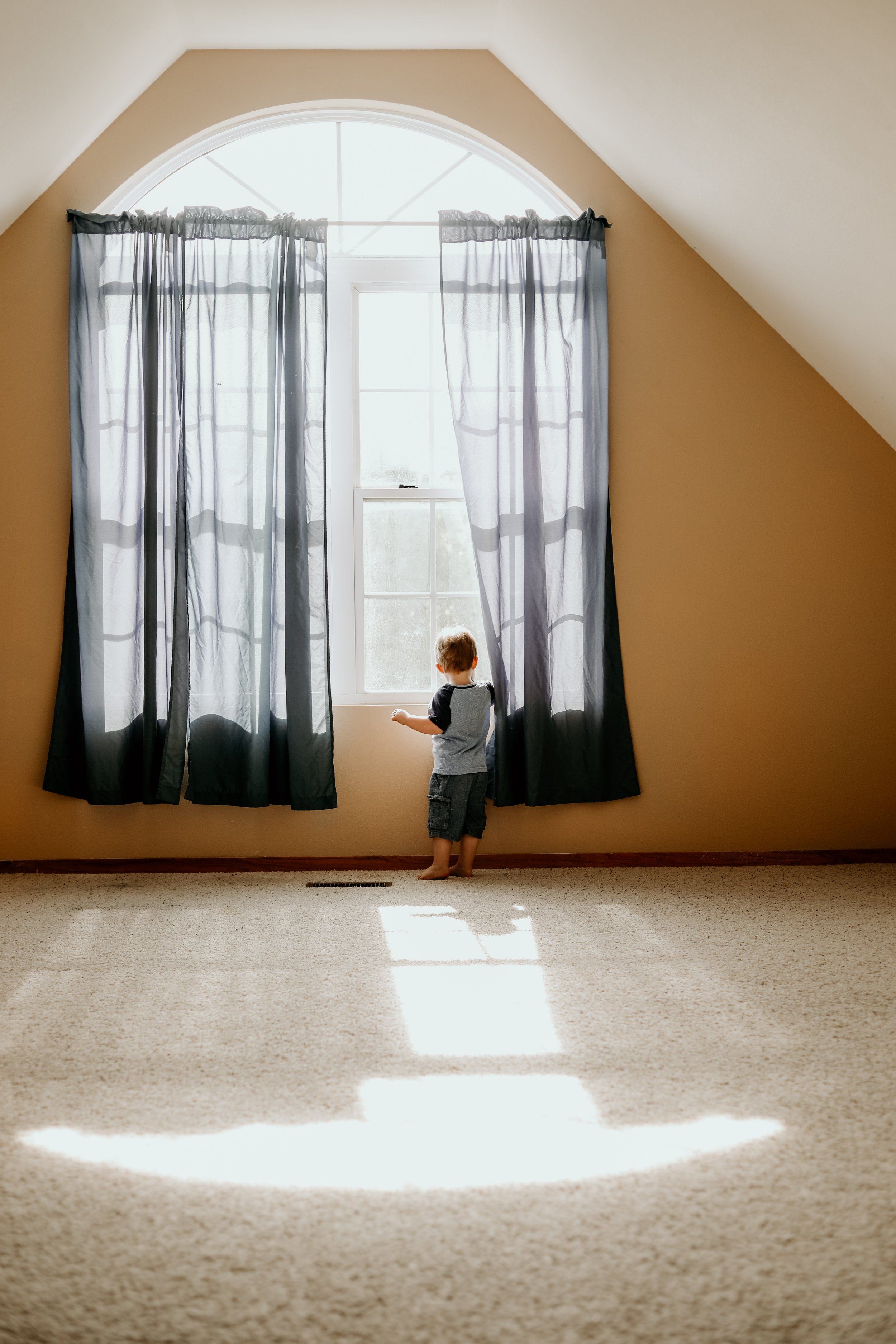 architecture-boy-carpet-1095121.jpg