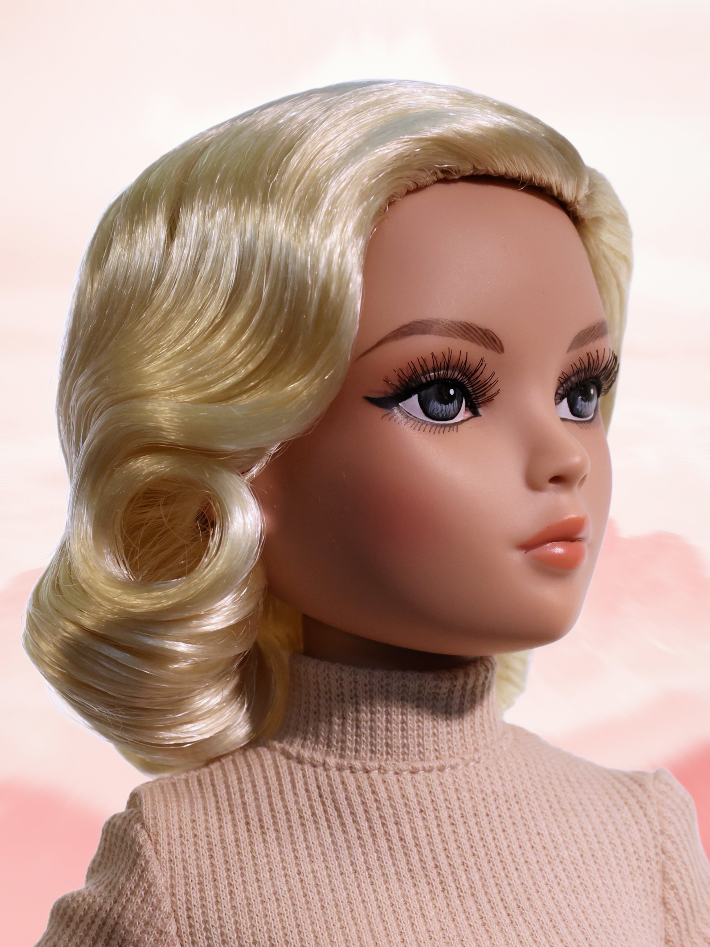 Sabrina Blonde 02.jpg