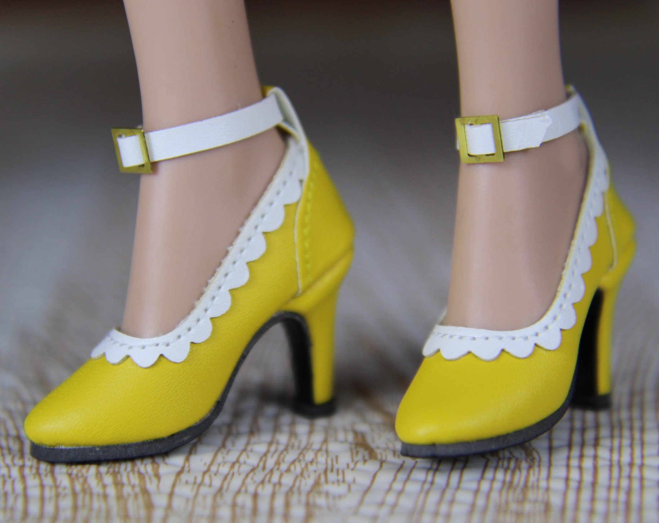 Shoes Ellowyne Yellow vf.JPG