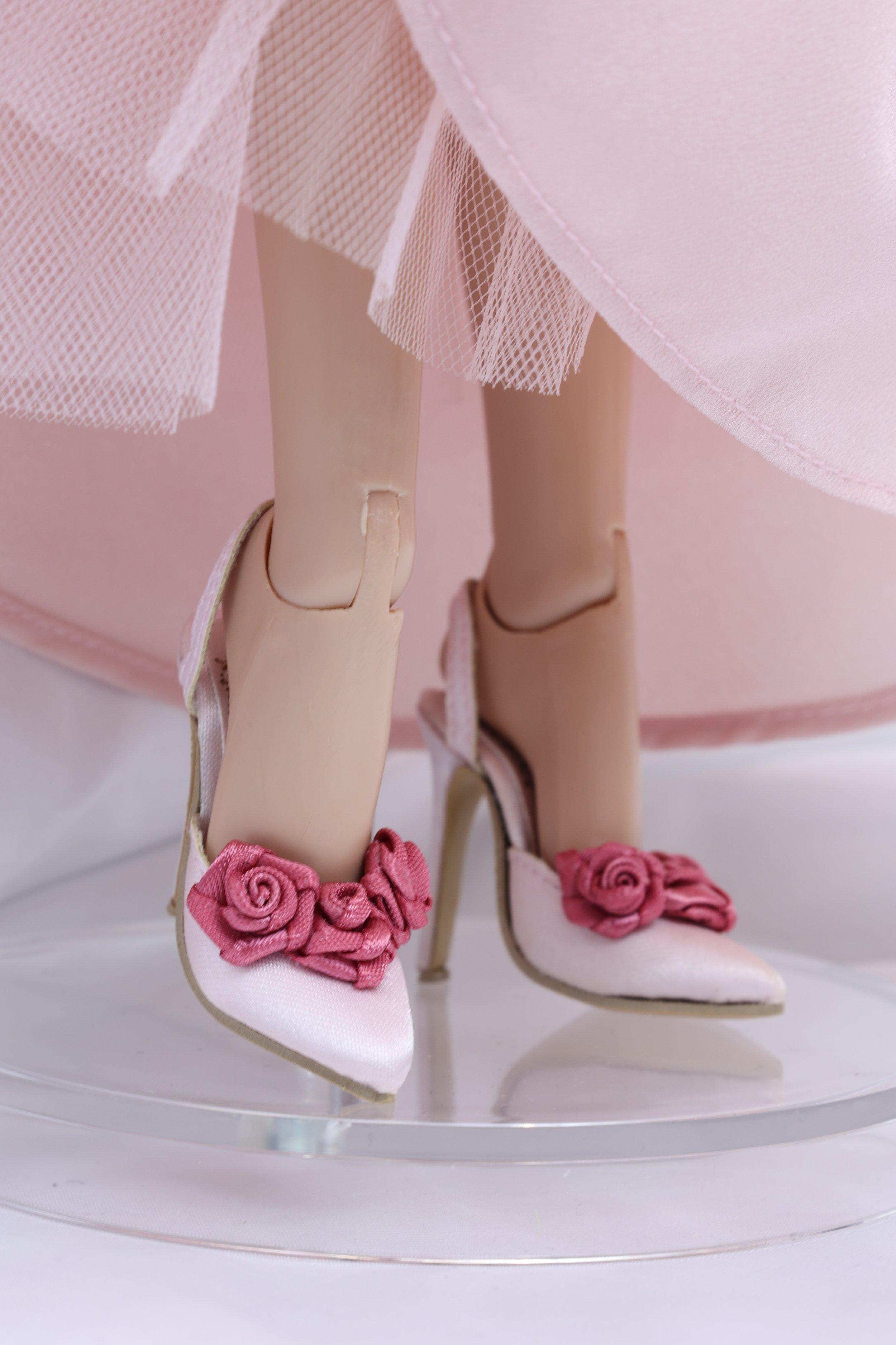 Rose Garden Rendezvous | 1961 Rose-Trimmed Slingback Heels