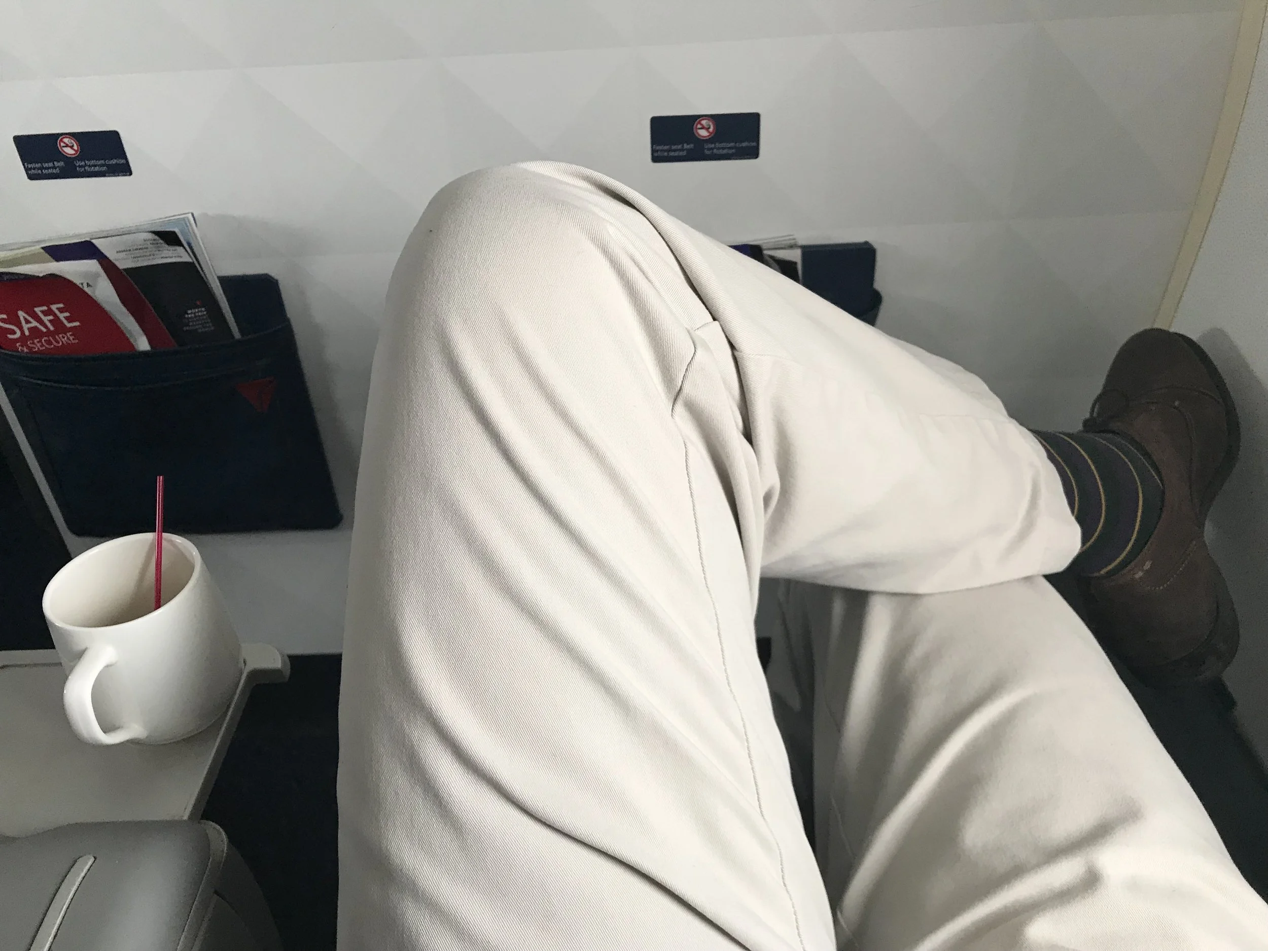 There is ample knee space despite the placement of the bulkhead.