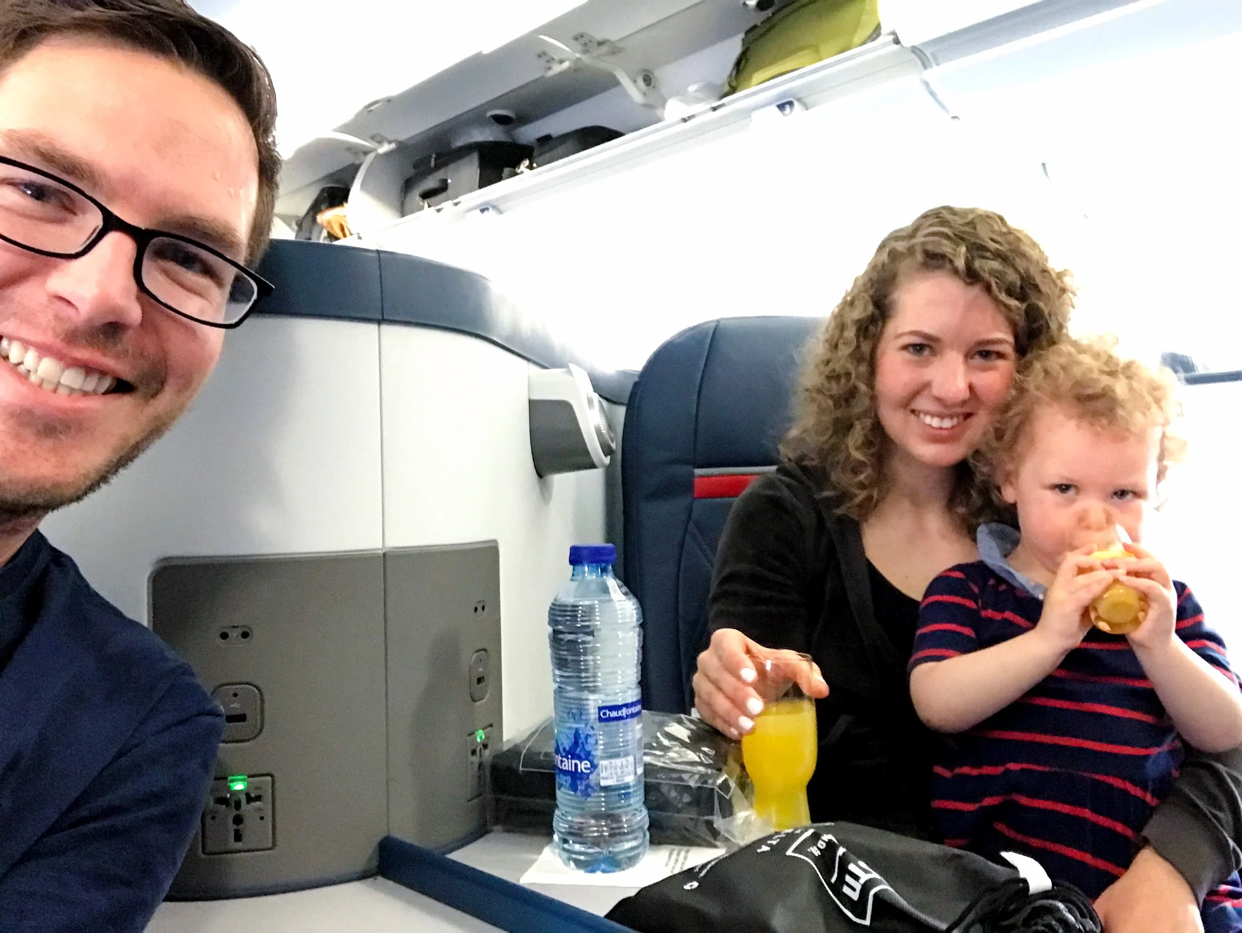 There is no partition to separate the center seats. Though, when you are sitting back in your seat it is difficult to see the person next to you, so there is still a good amount of privacy.