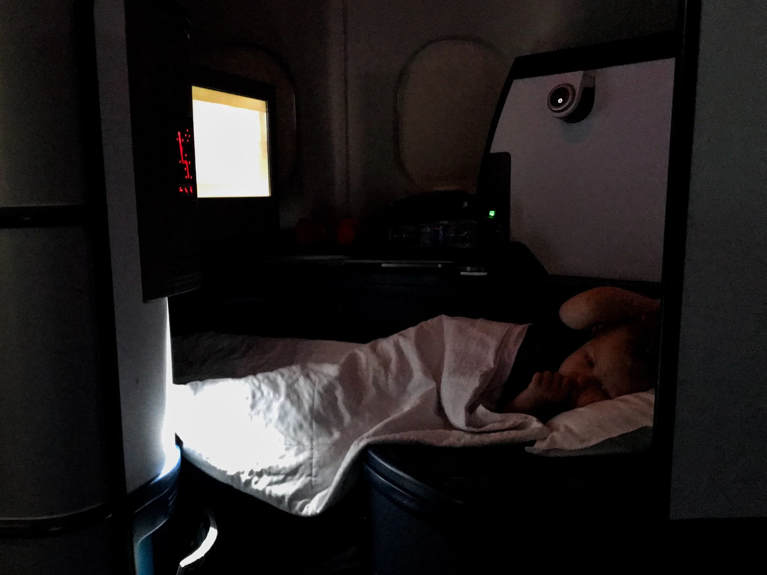 Though it was a daytime flight, the cabin lights went off around two hours into the flight to allow for people that wanted to sleep to do so.