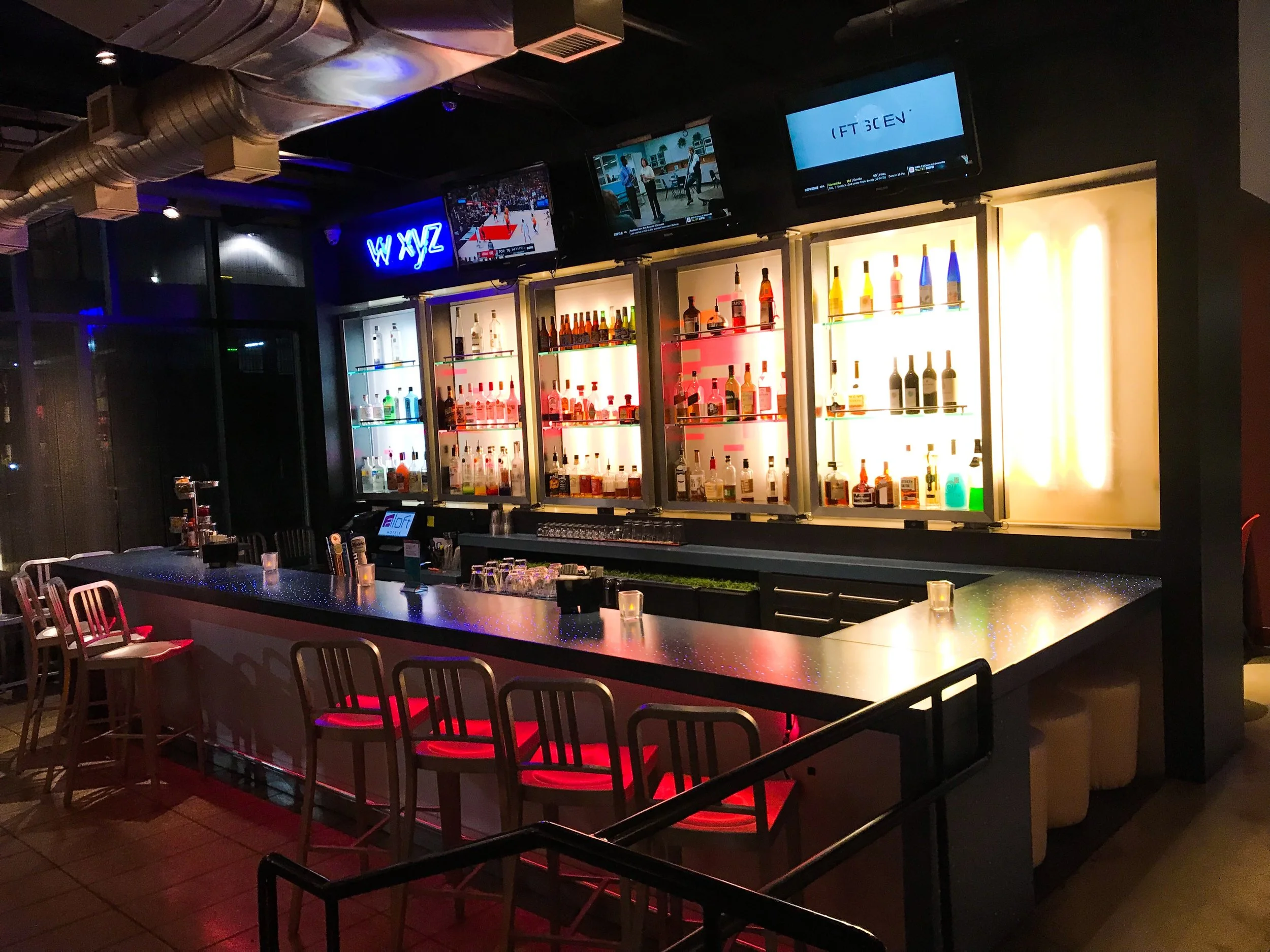 I arrived late, just as the bar was closing down, but it looked like there was a good selection. I’m not sure how the food options were, if there were any.