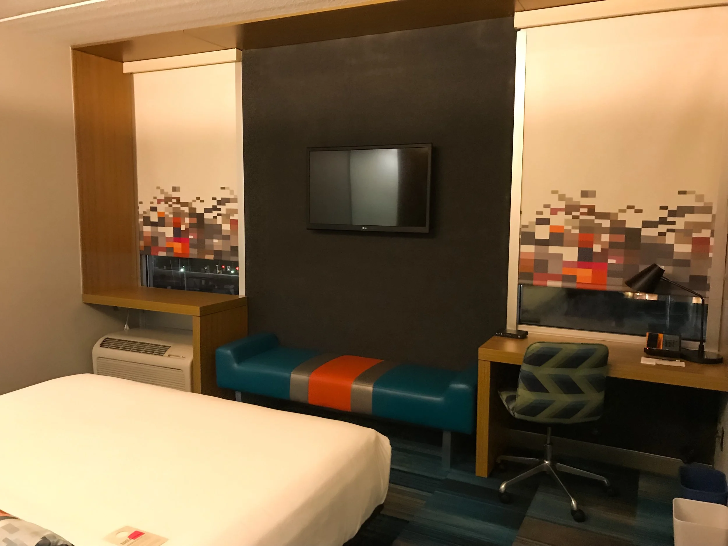 The room was a decent size, but the interior design seemed slightly dated - I think it was because of the faux wood that was used for everything.