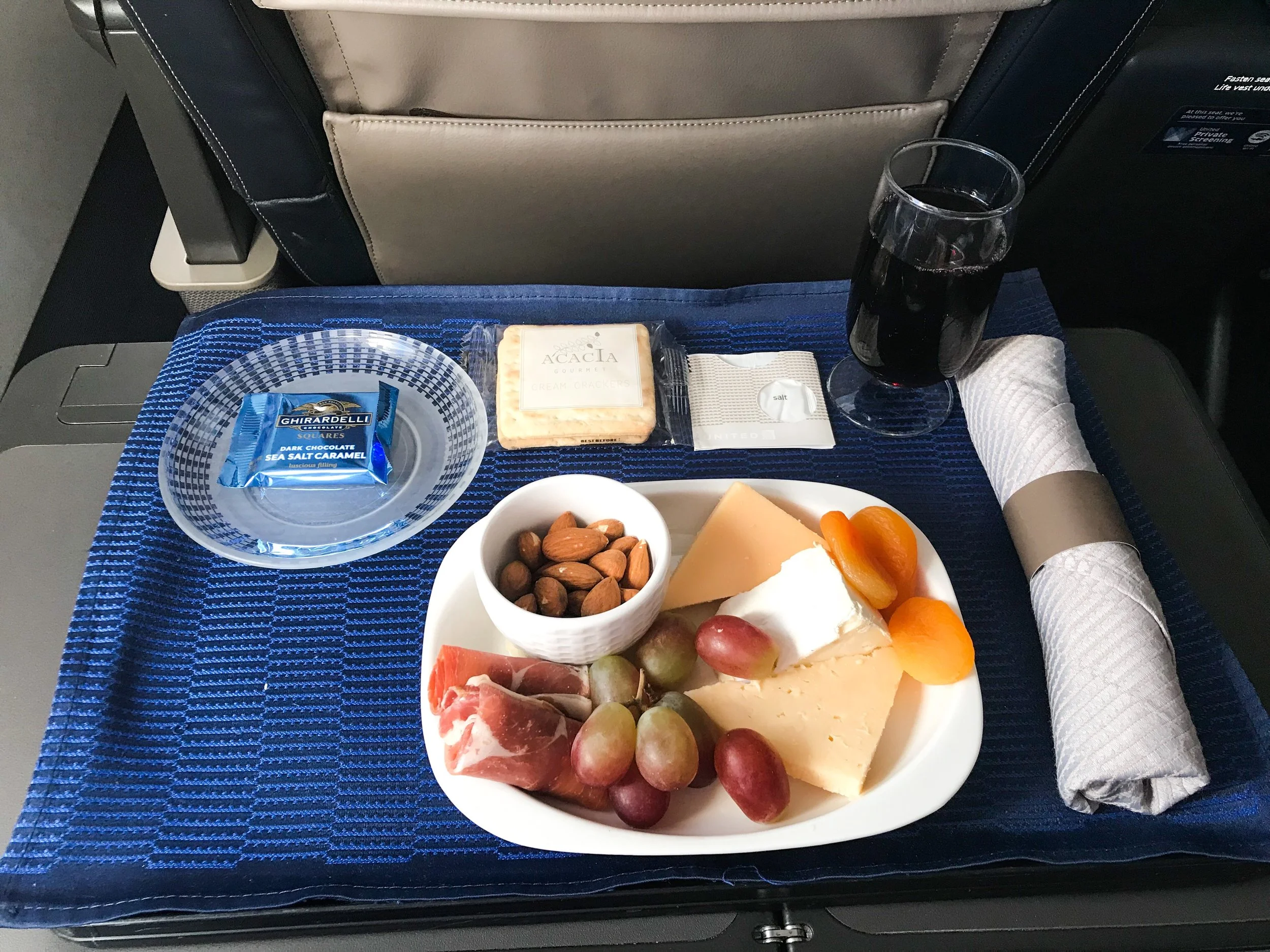 I planned to choose the cheese tray from the start, even when I learned the chicken salad was gone. It definitely wasn’t as filling as a proper meal, but I honestly didn’t expect a formal snack like this (this was my first time in United First in nearly a decade).
