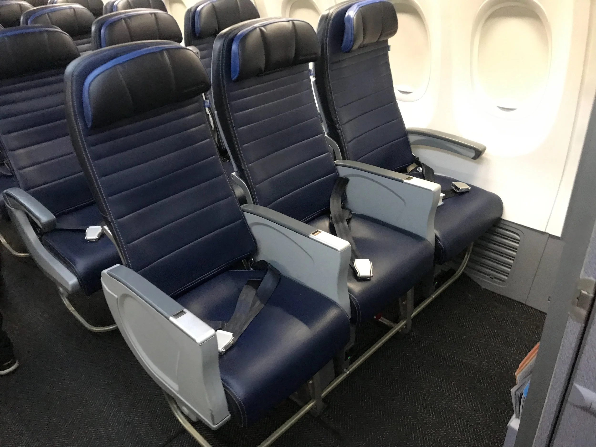 737 900 United Seat Map United Economy Plus / 737-900 / San Antonio-Denver — Officer Wayfinder