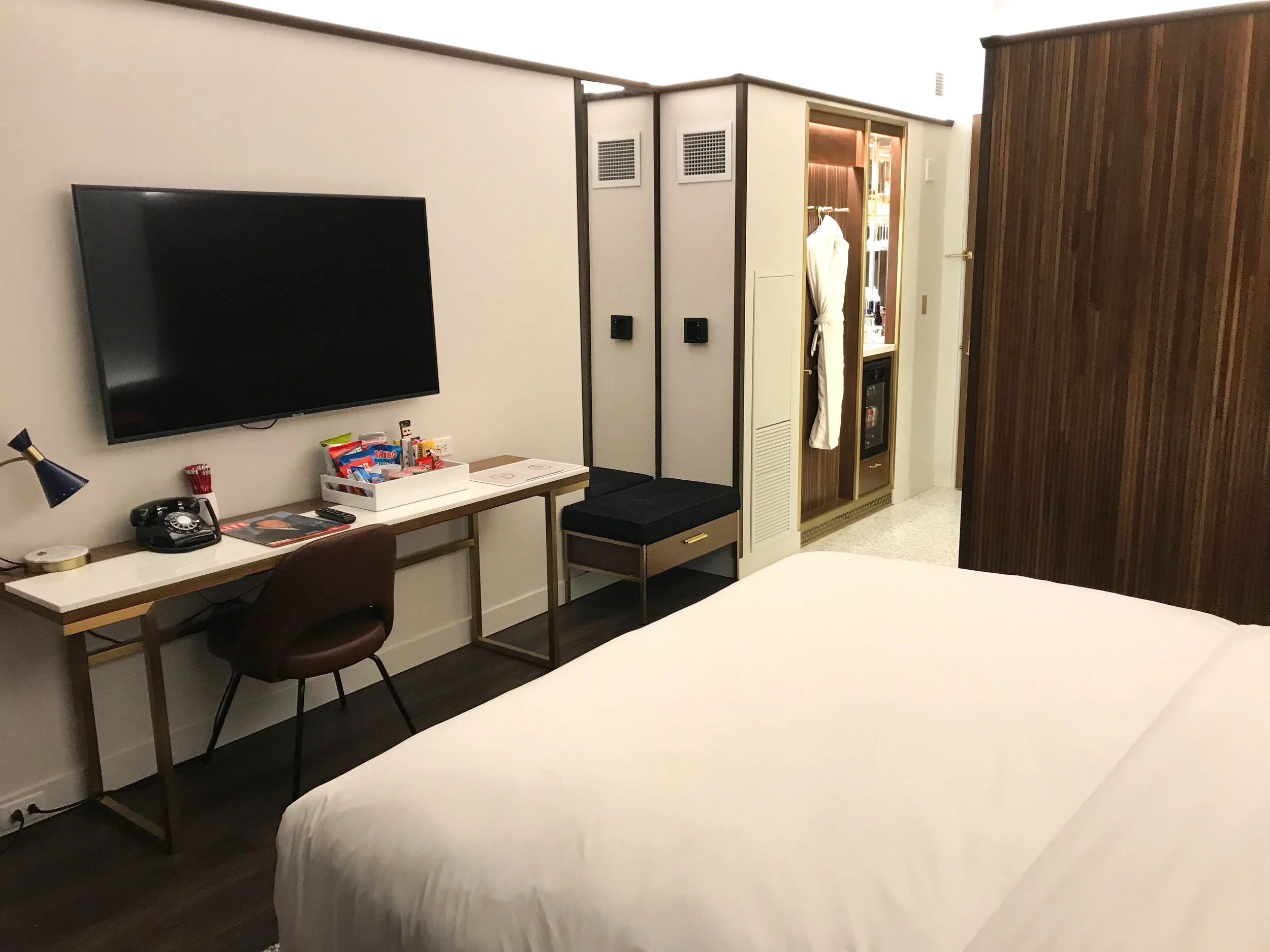 The interior design is very minimalist, but completely functional.
