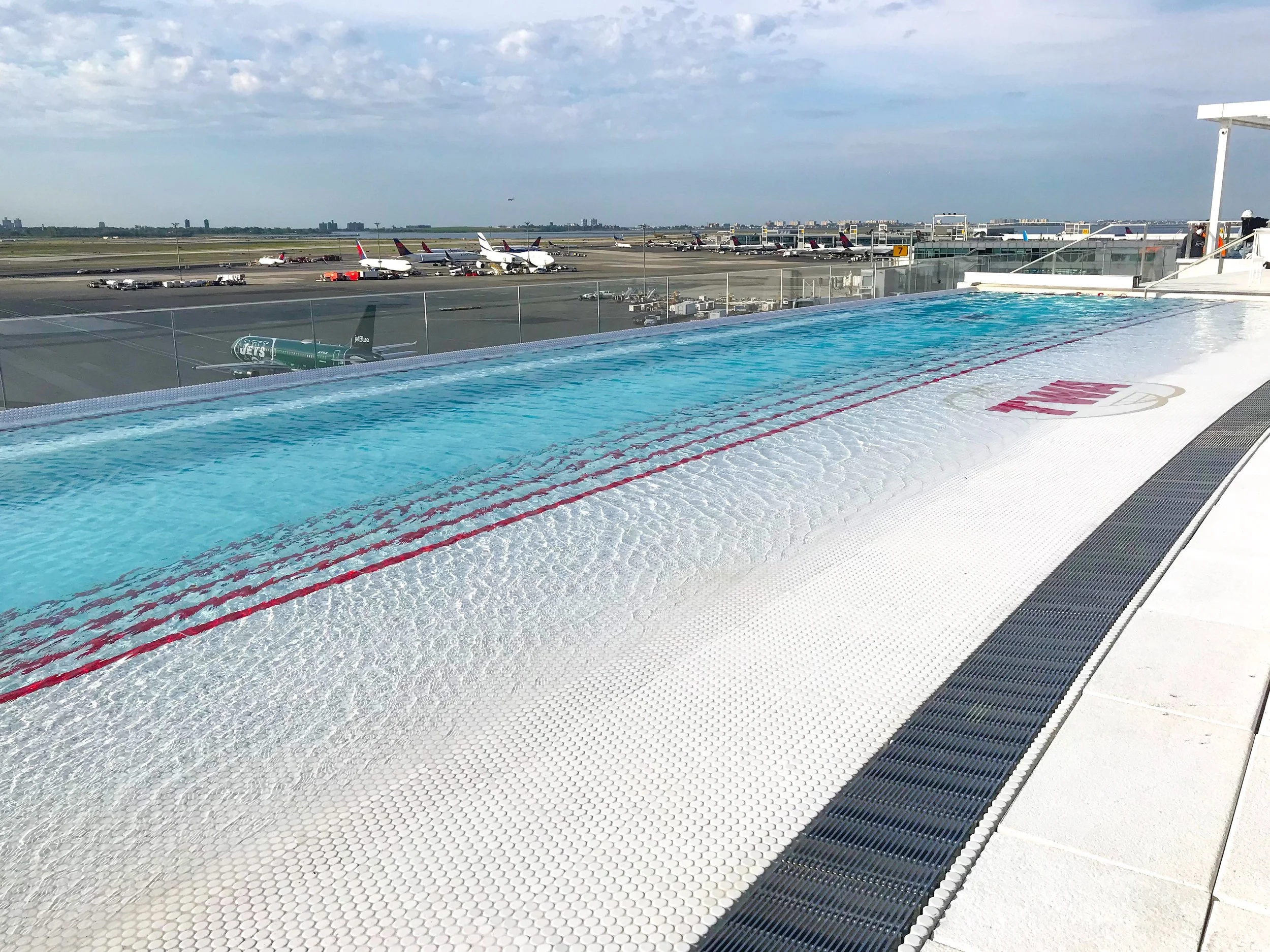 The Crown Jewel and biggest draw of the hotel is the rooftop infinity pool and bar overlooking the apron between T4 and T5, as well as two of the runways.