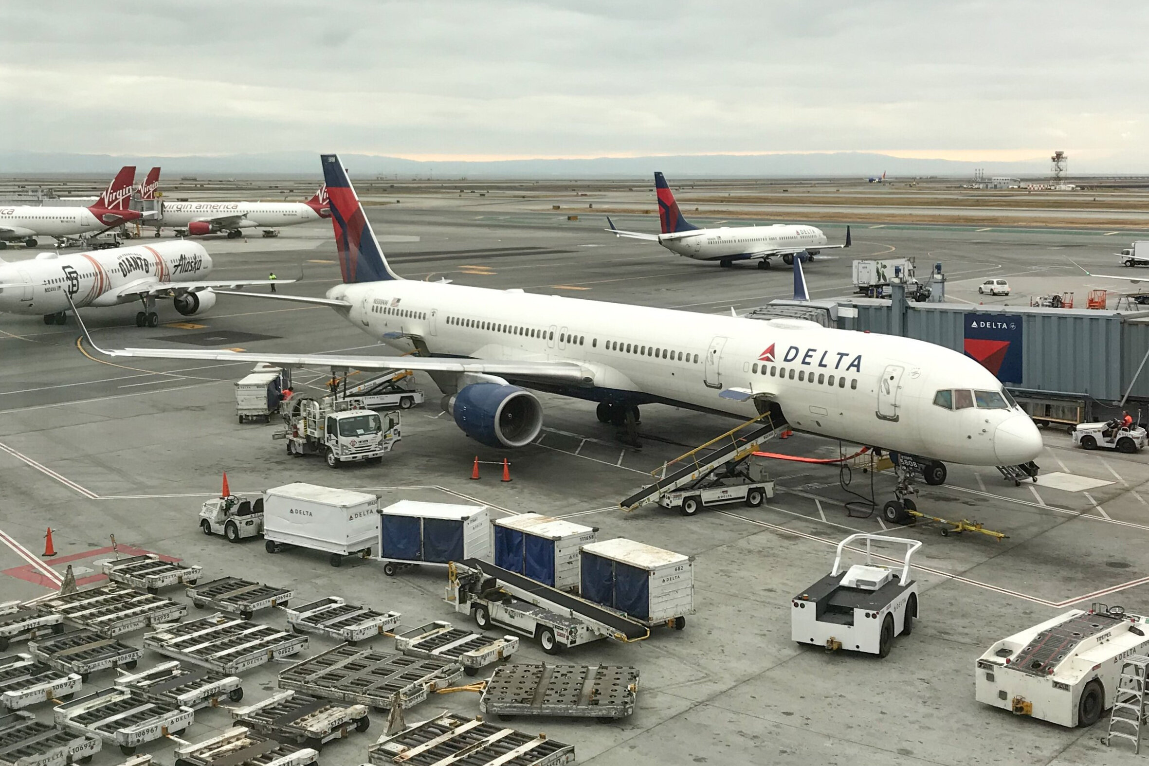 Delta Boeing 757 300 Officer Wayfinder