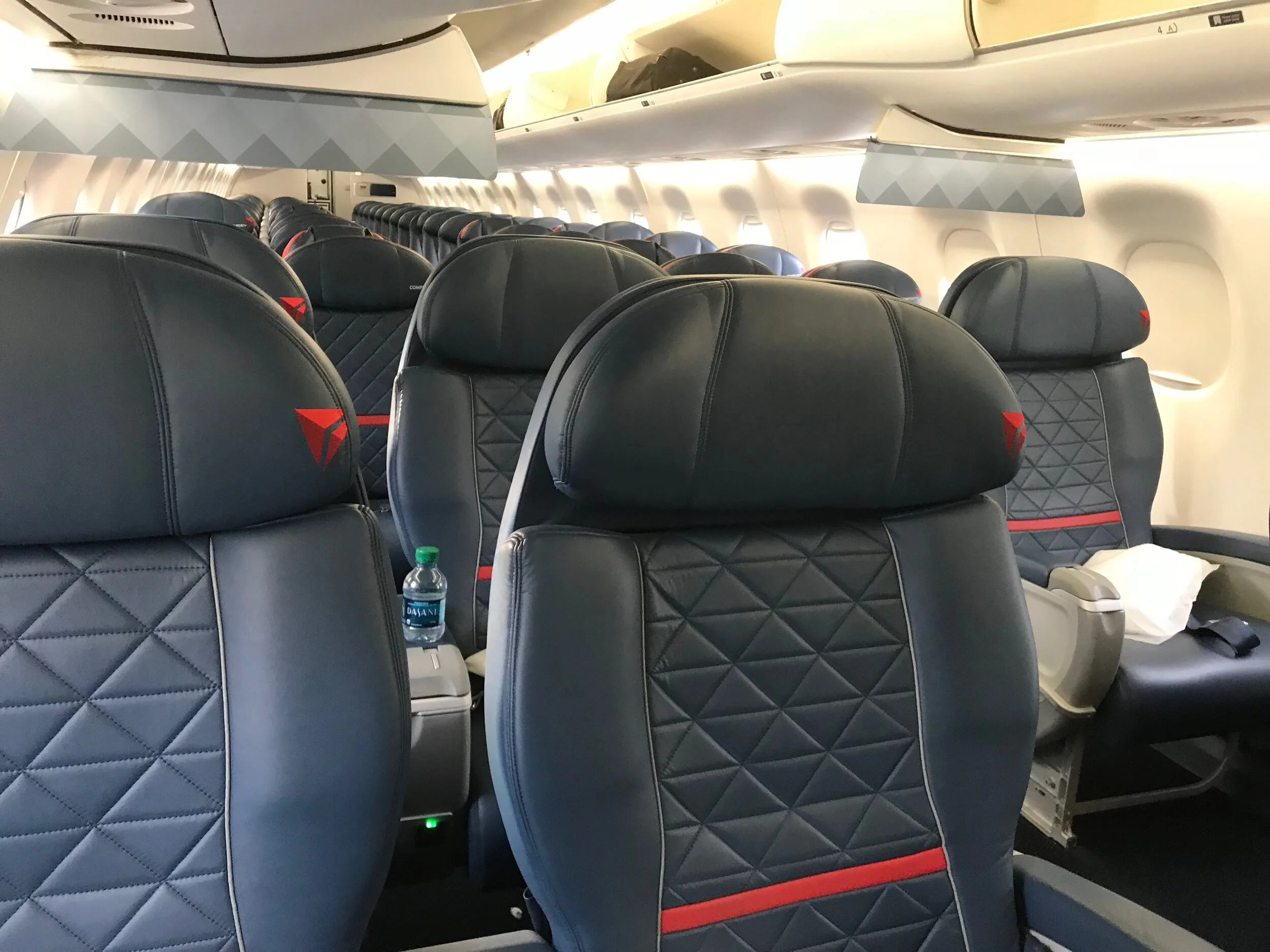 embraer-175-seating-delta-review-home-decor