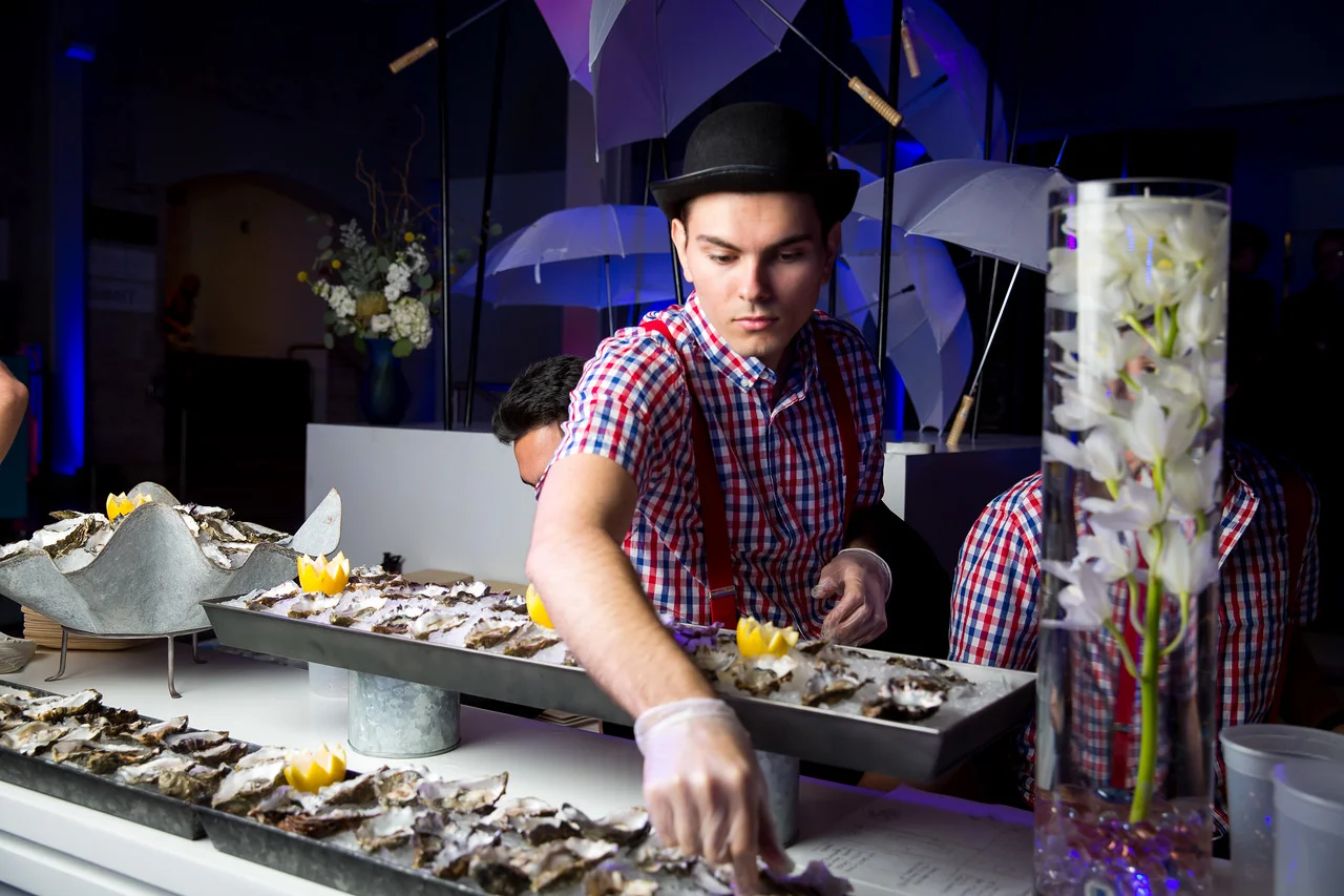 Circus Server, Oyster Bar.jpg