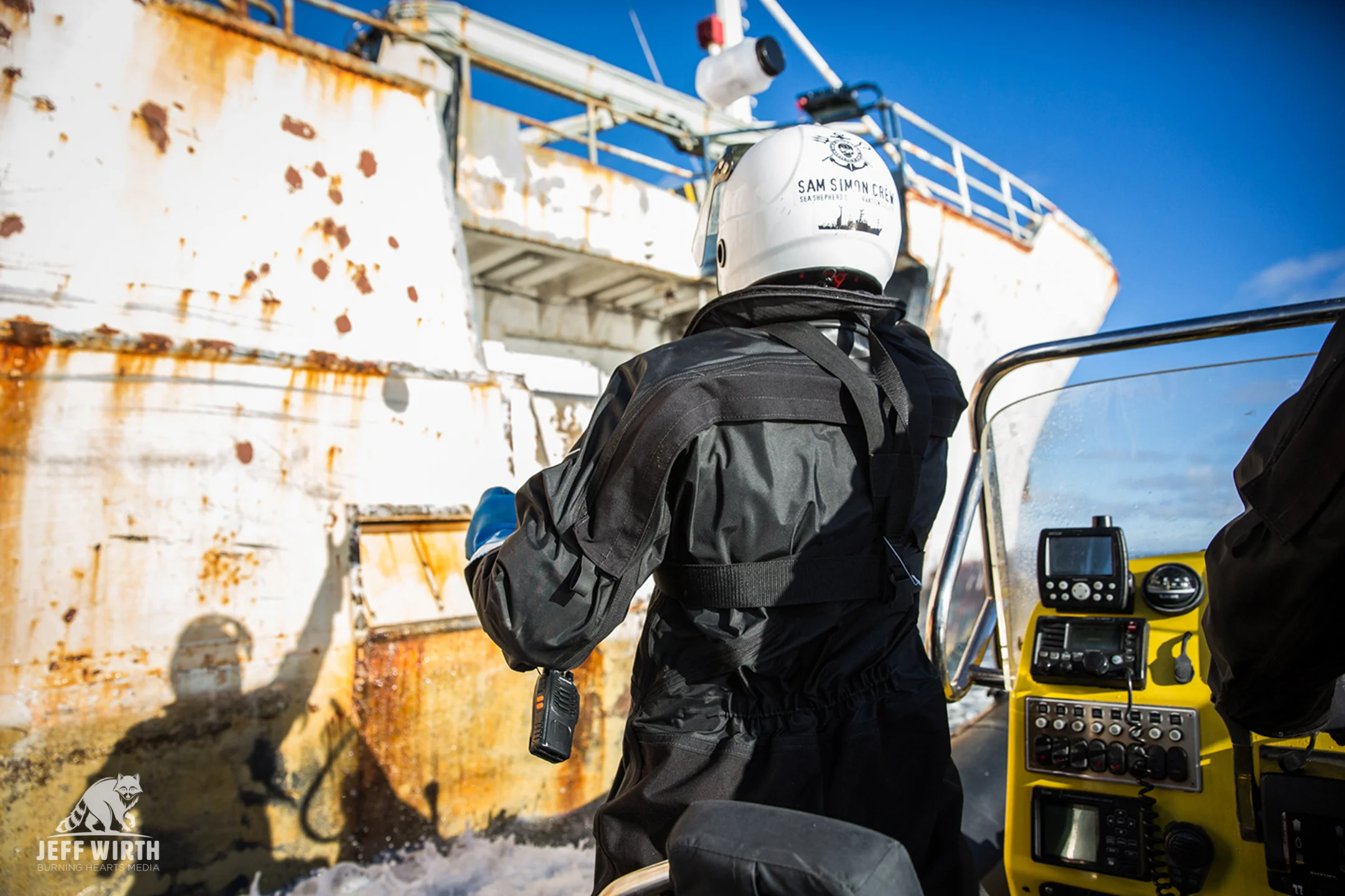 Sea Shepherd crew deliver a message in a bottle to the crew of the poaching vessel ‘Kunlun’ near Antarctica.