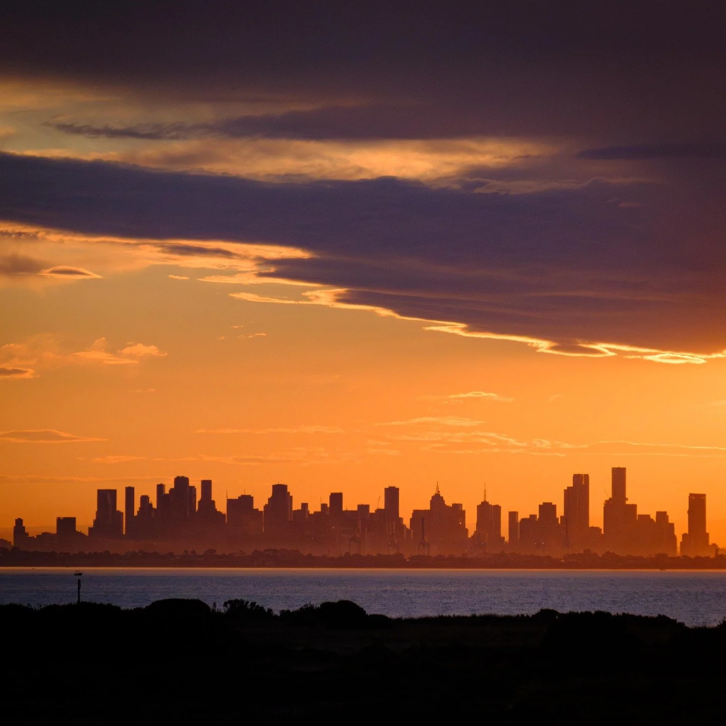 06/07/25, Sunrise Sunday Morning. Winter

Melbourne city sunrise from across the bay. I was most delighted when i saw the balloons.

Fujifilm X-T5, XF18-135mm F3.5-5.6R LM OIS WR

#jerentanphoto #landscape #sunrisephotography #sunrise #cityscapes #au