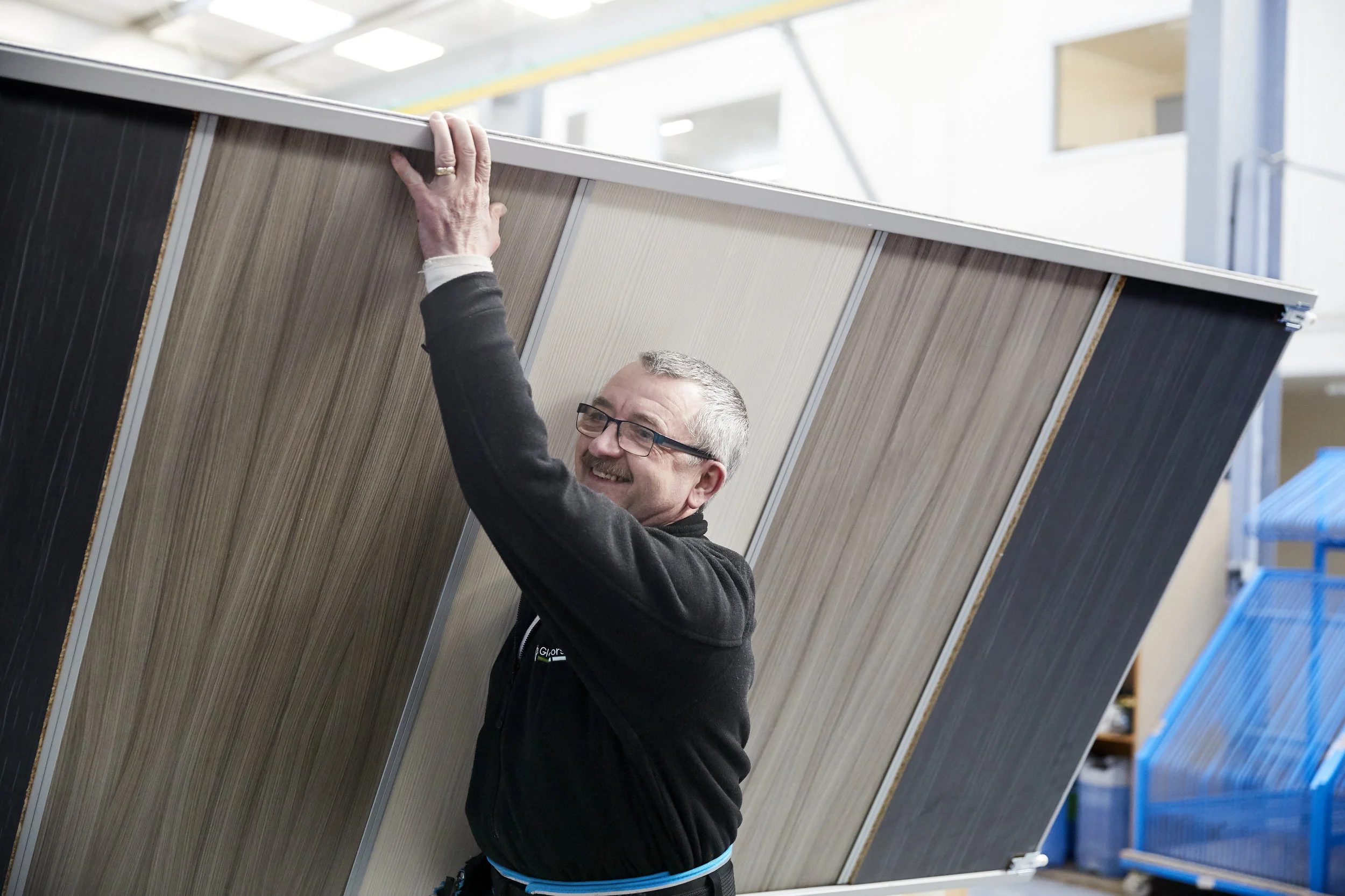 The Glidepro door components are suitable for use with 4mm glass or mirror panels and 8mm MFC or MDF.