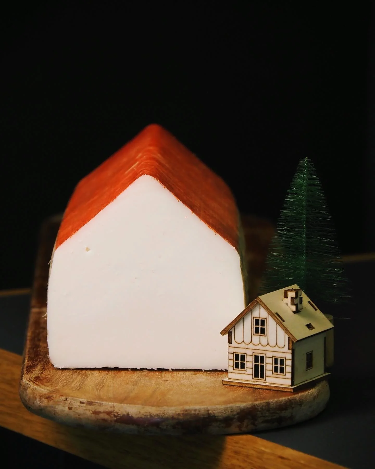 On the second day of Cheesemas, my cheesemonger gave to me&hellip;

A one-month aged Spanish cheese called Queso Mezcla Ermita San Lorenzo 🧀
Made mostly from goat&rsquo;s milk with a little cow&rsquo;s milk, this cheese is produced following a tradi