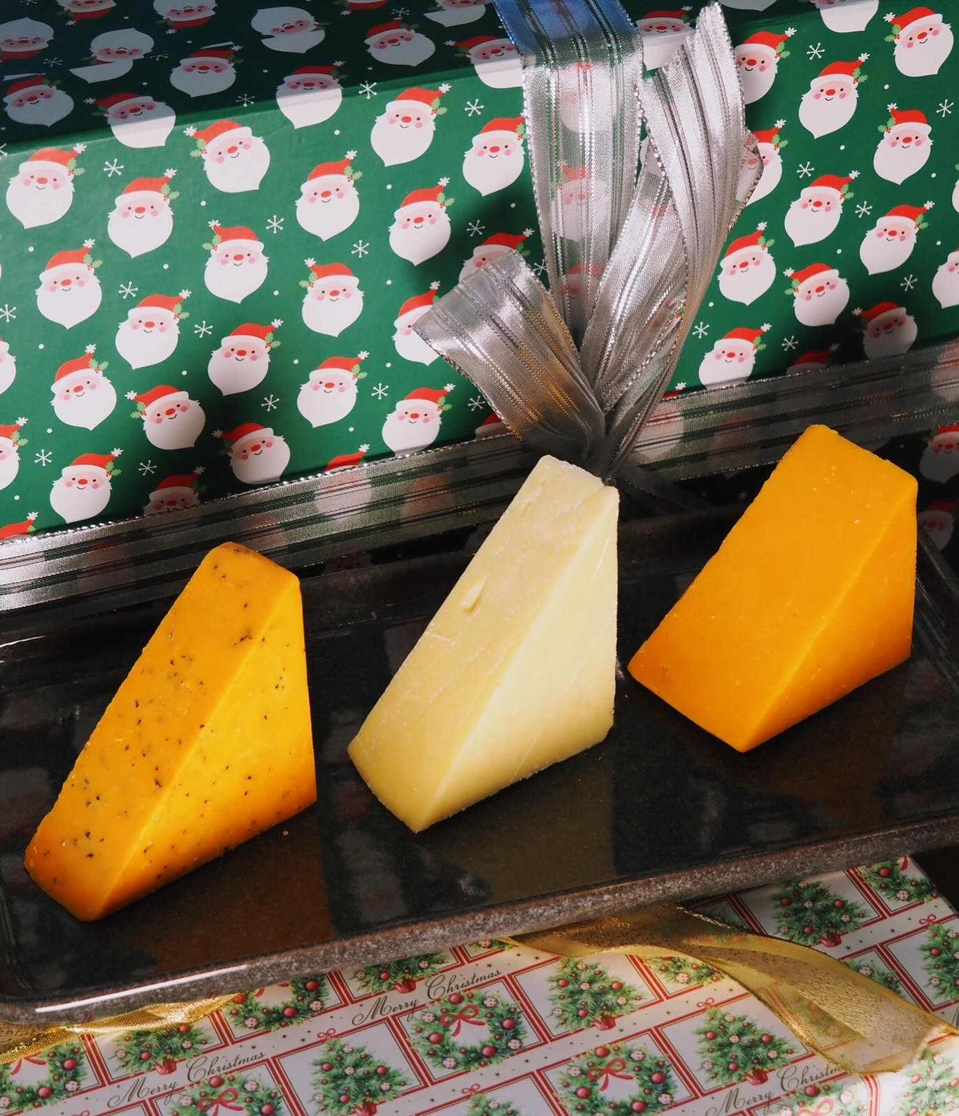 On the fourth day of Cheesemas, my cheesemonger gave to me&hellip;

If they had a reality show, they&rsquo;d be The Leicesters 🧡🇬🇧 

From right to left: 
Red Leicester - classic &amp; traditional. White Leicester -  perhaps unassuming but full of 